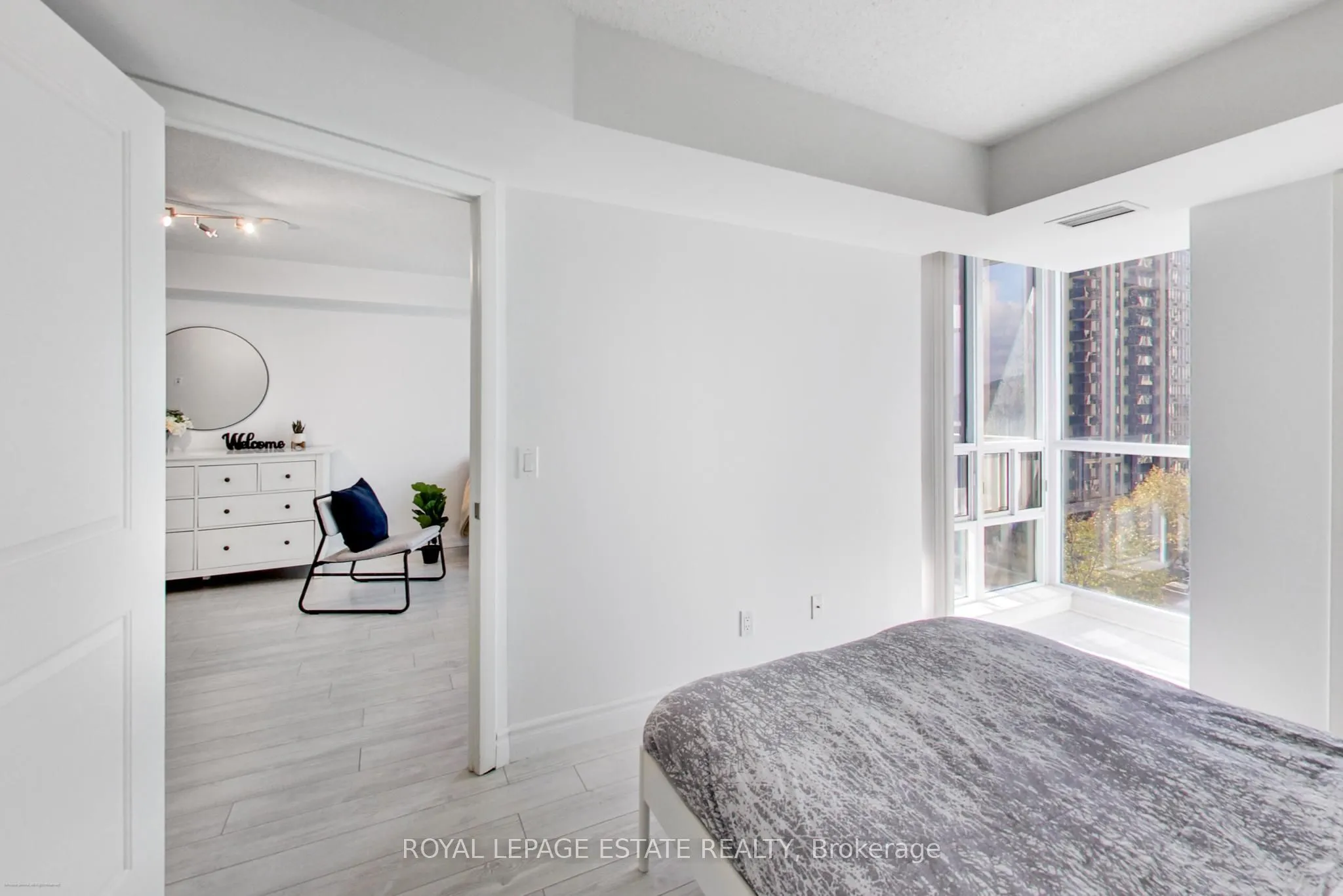 4978 Yonge Street #808