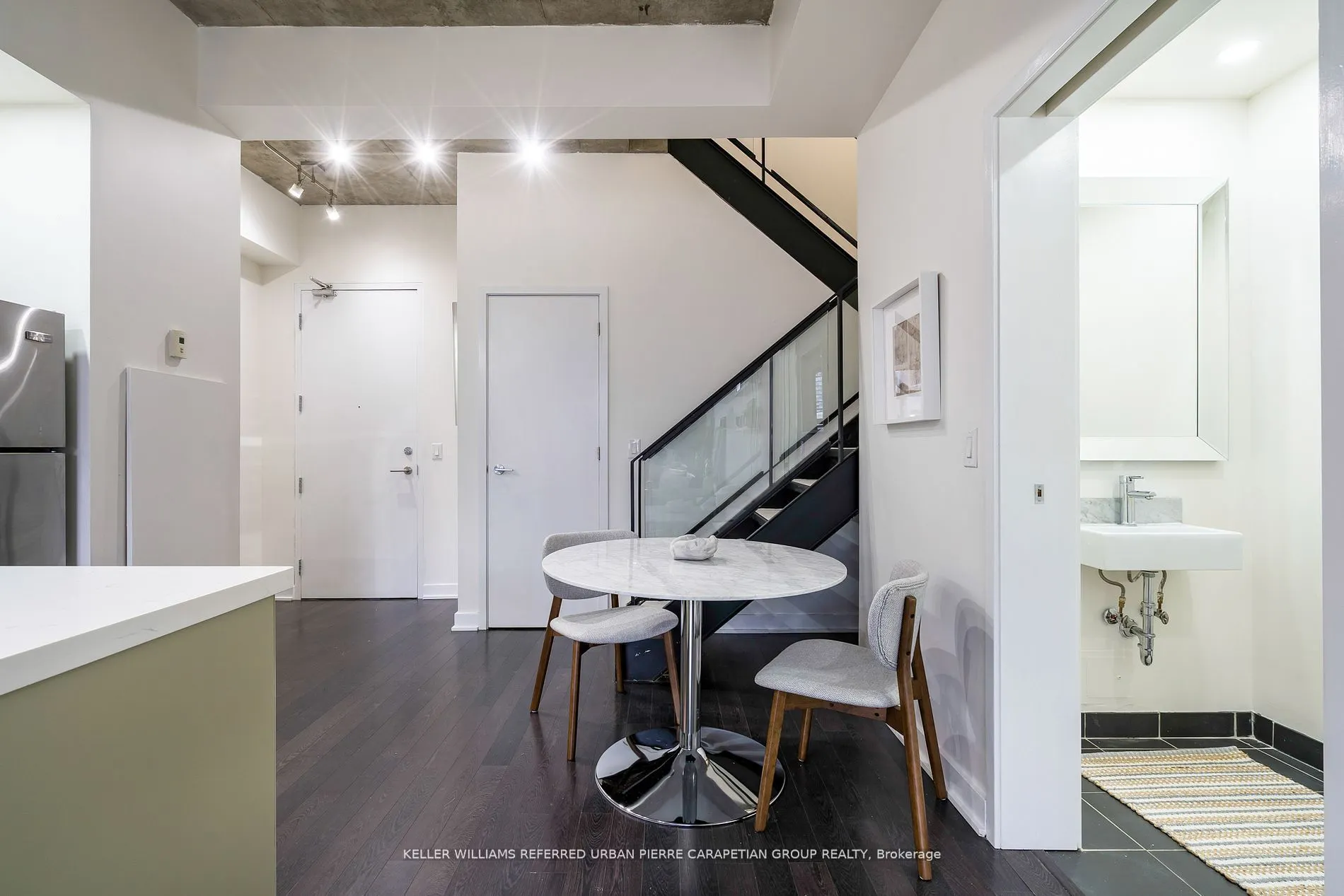 60 Bathurst Street #PH 1008
