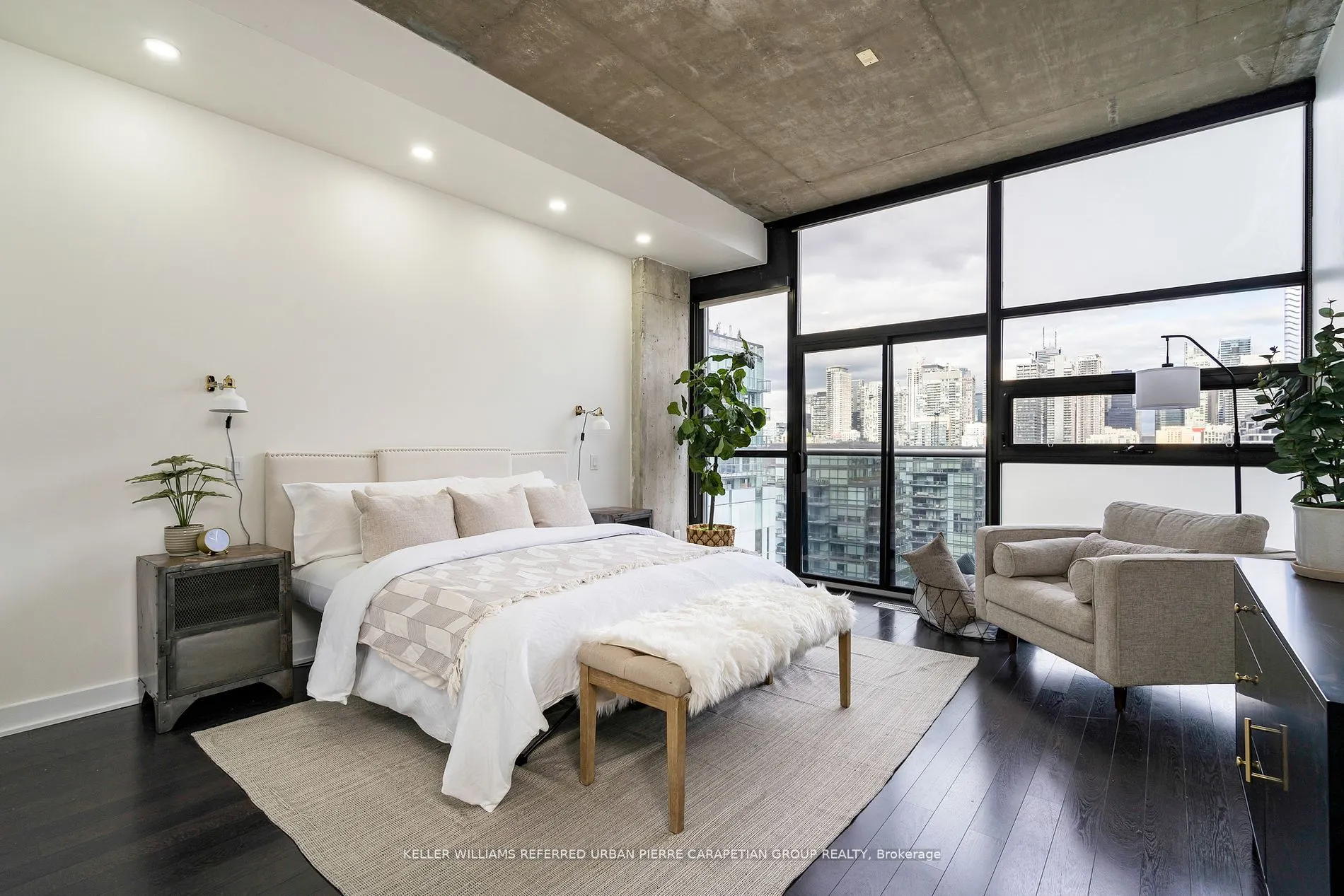 60 Bathurst Street #PH 1008