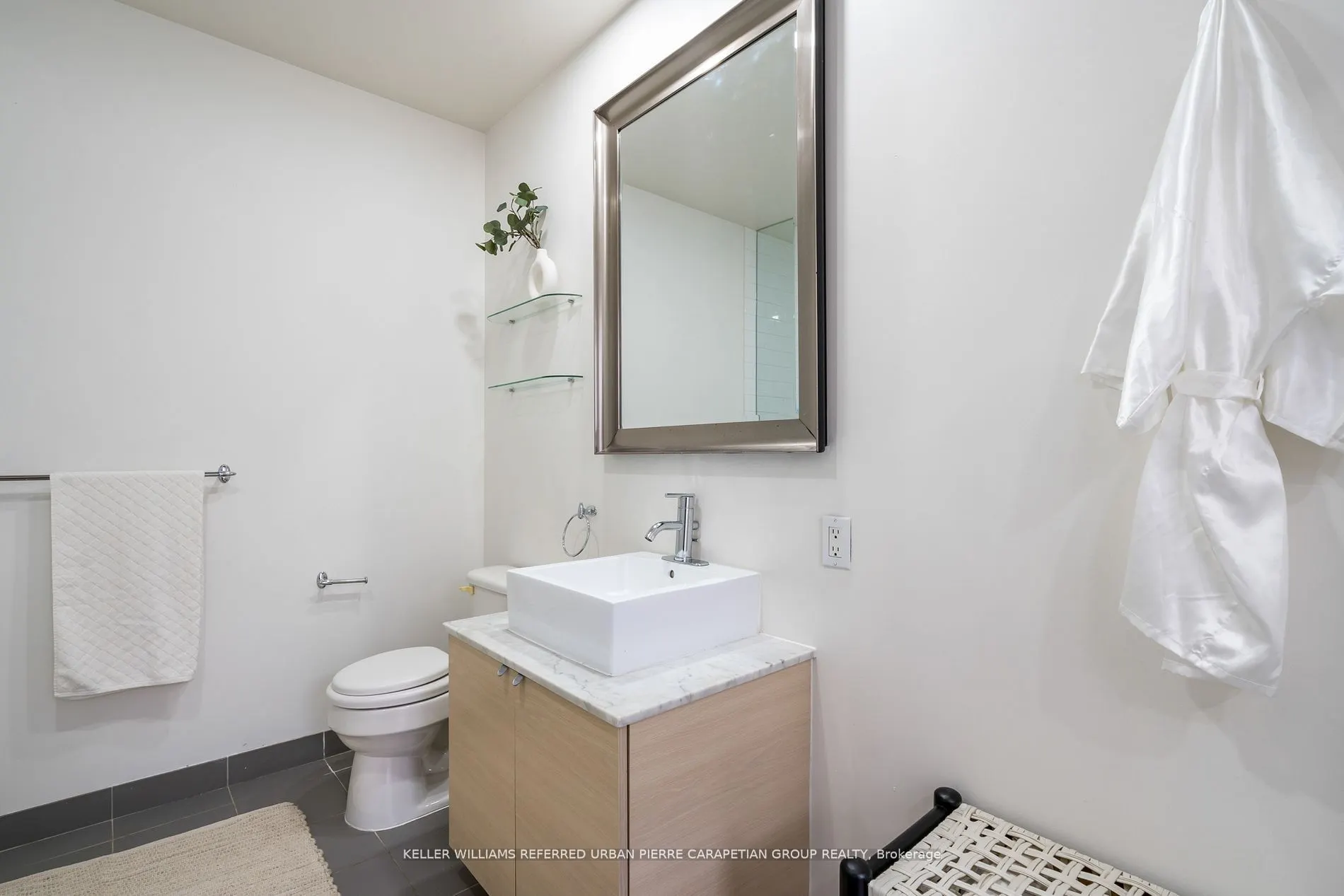 60 Bathurst Street #PH 1008