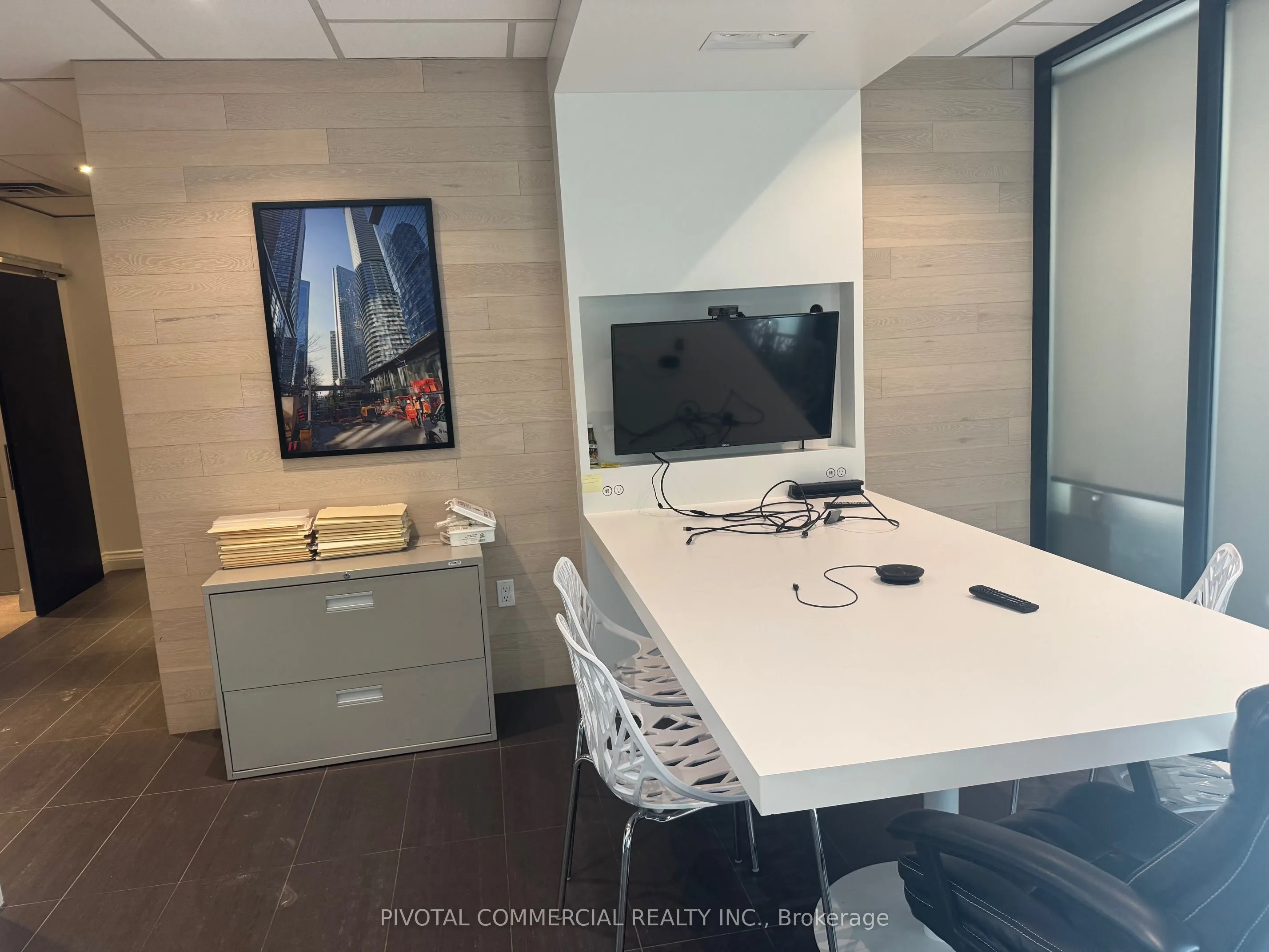 250 Eglinton Avenue W #252