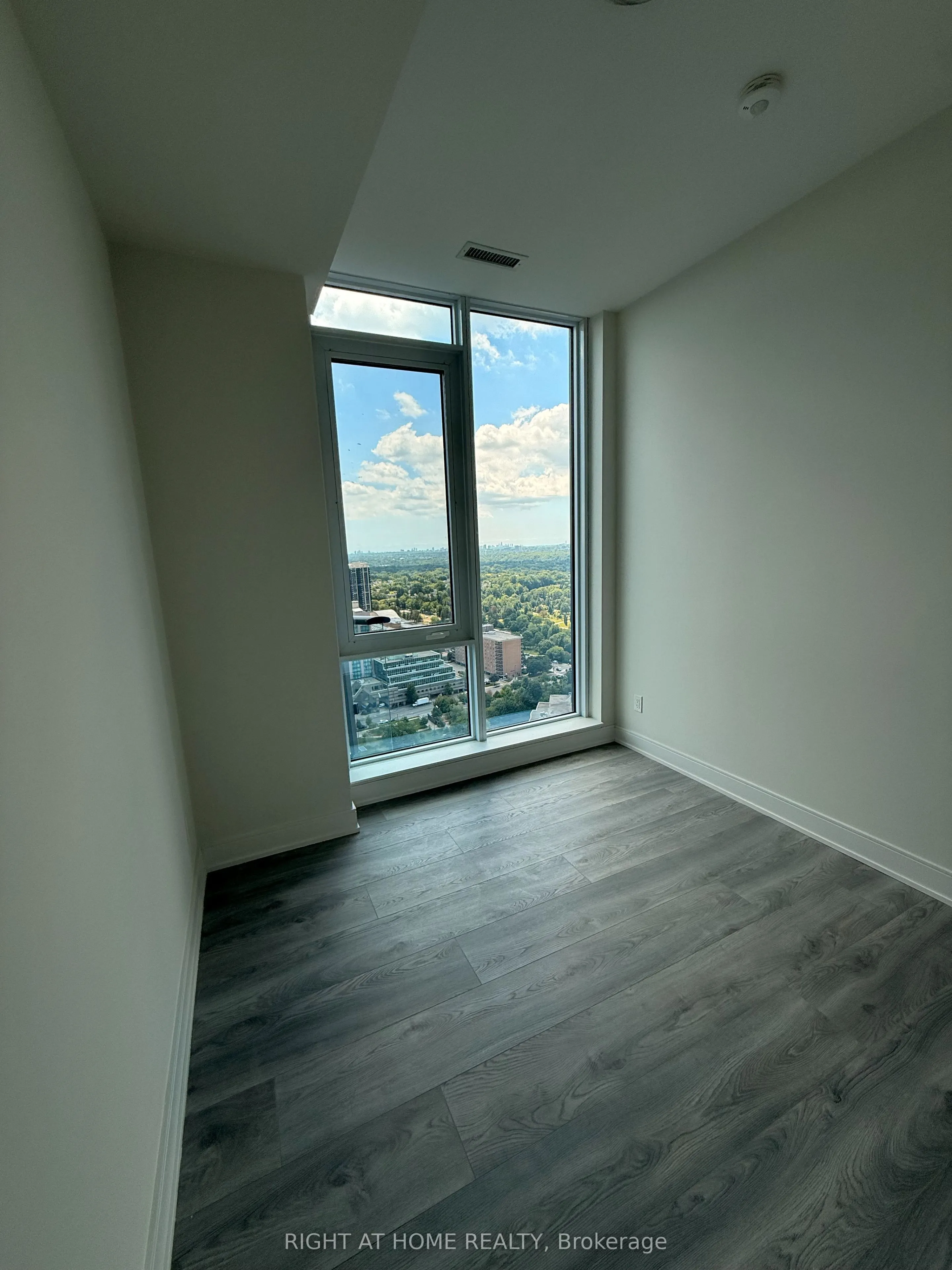 15 Ellerslie Avenue #PH03