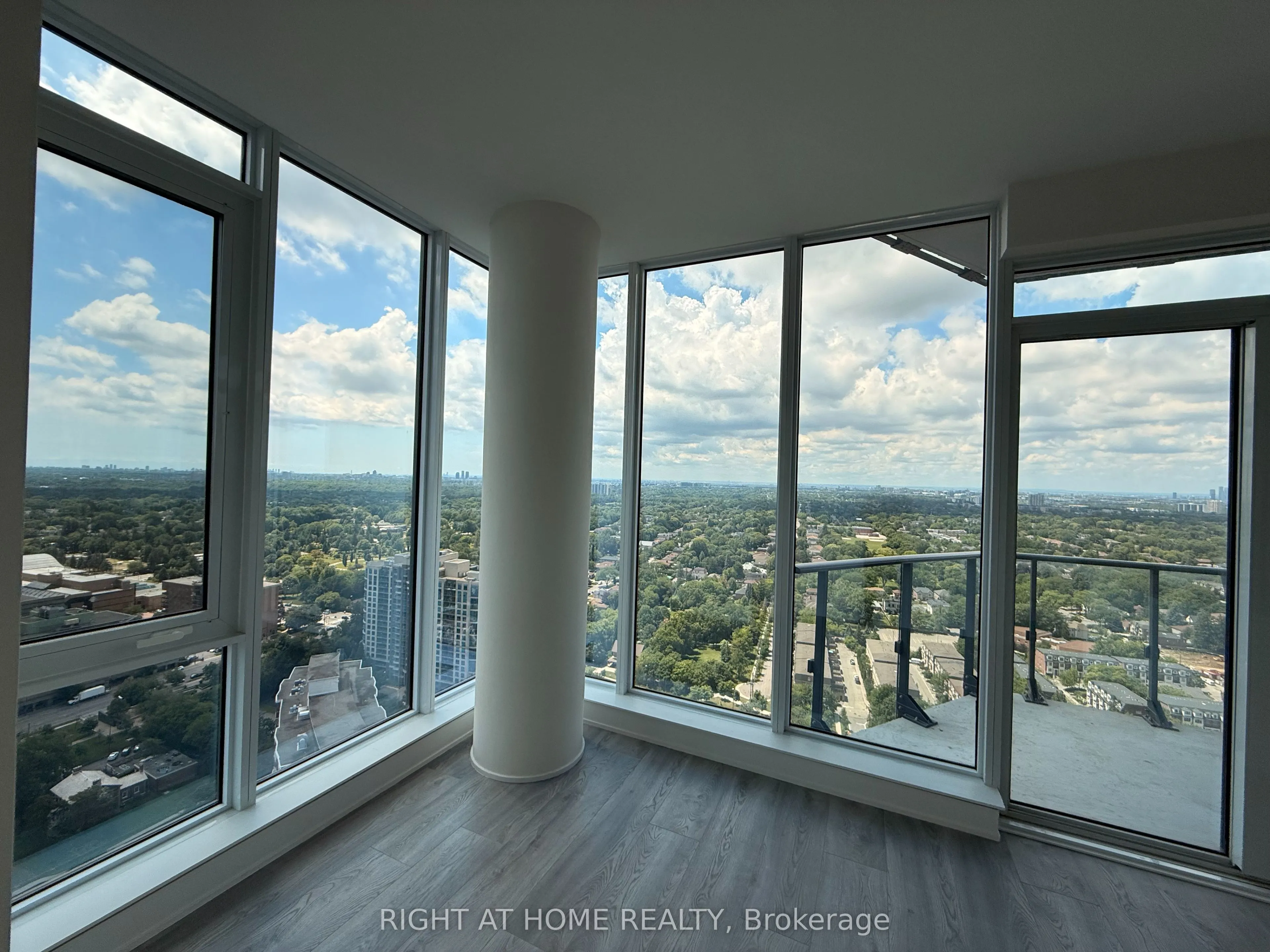 15 Ellerslie Avenue #PH03
