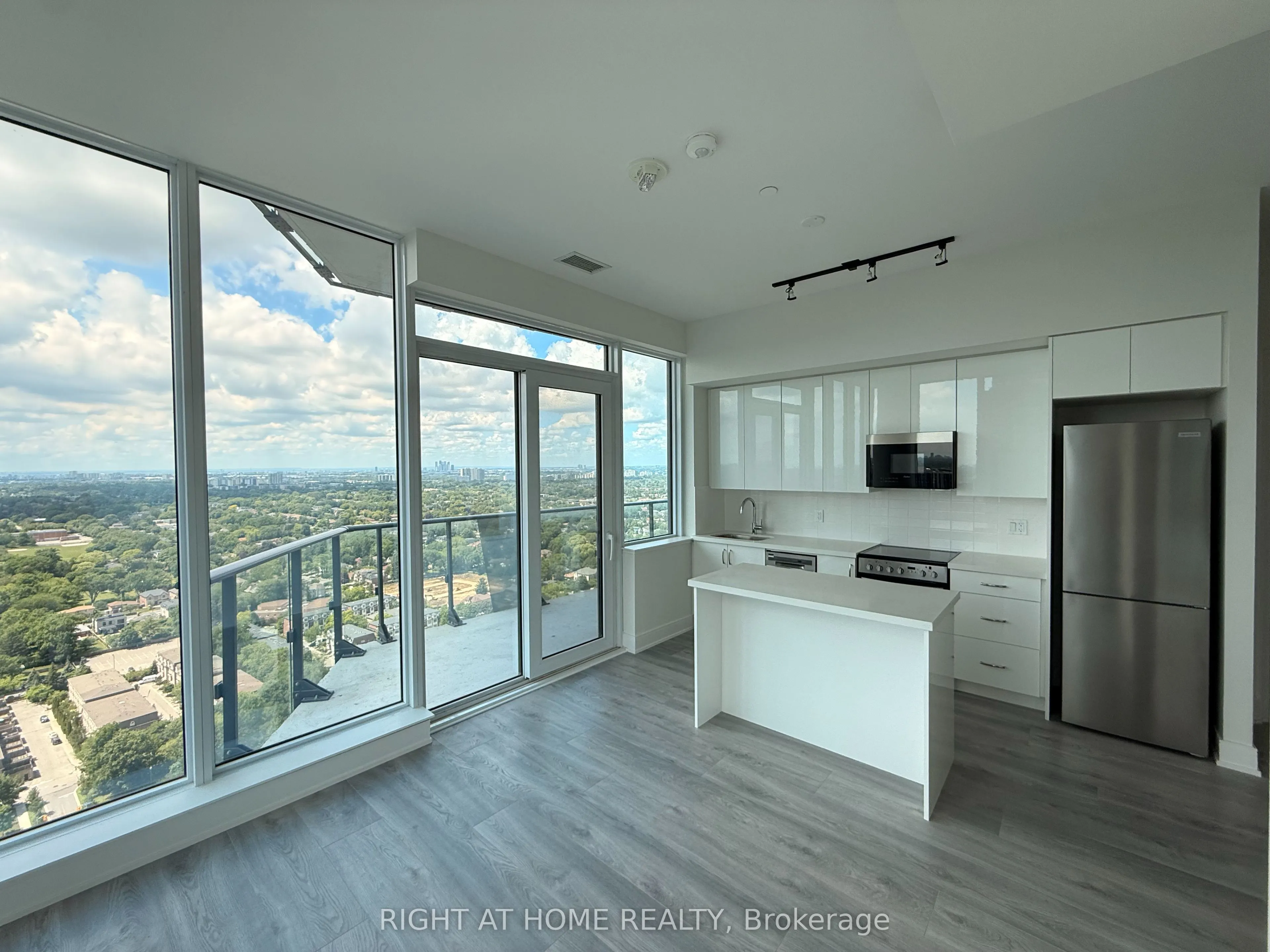 15 Ellerslie Avenue #PH03