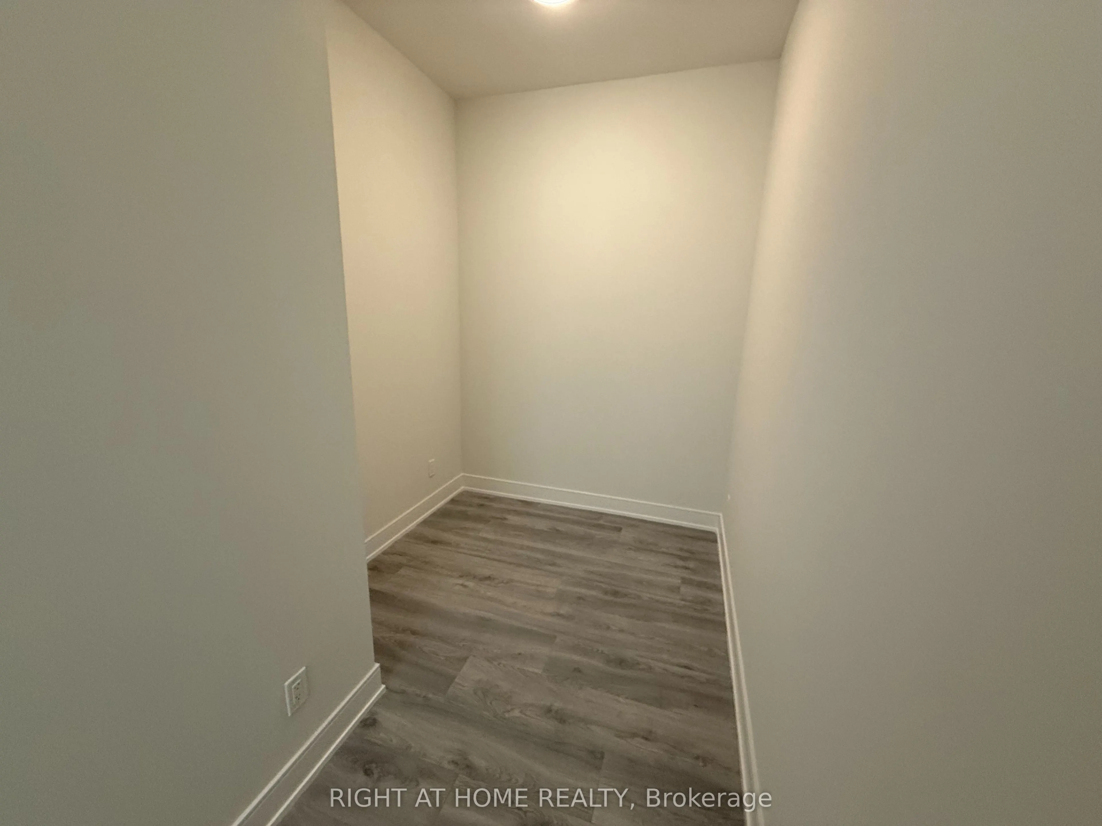 15 Ellerslie Avenue #PH03