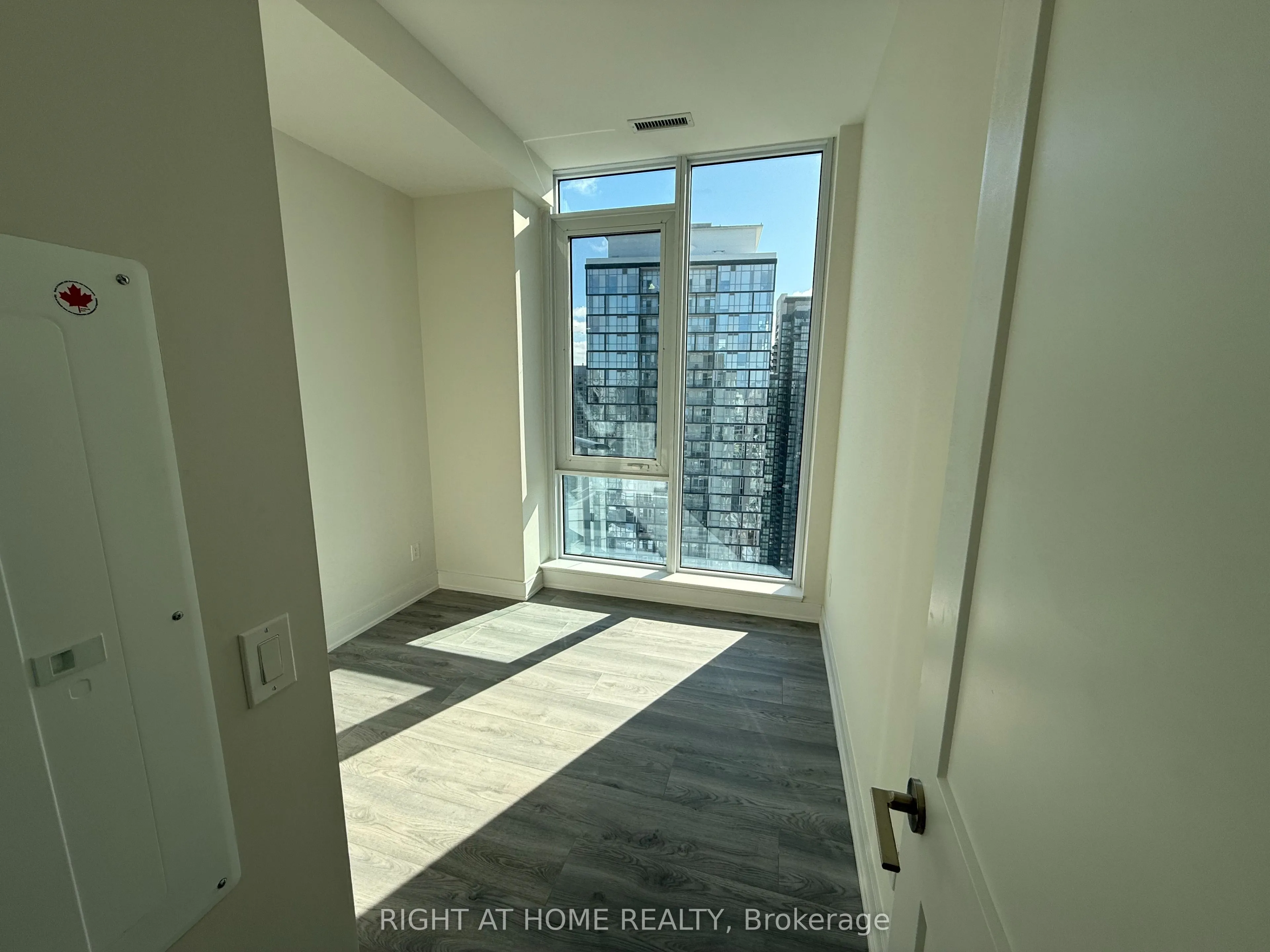 15 Ellerslie Avenue #PH03