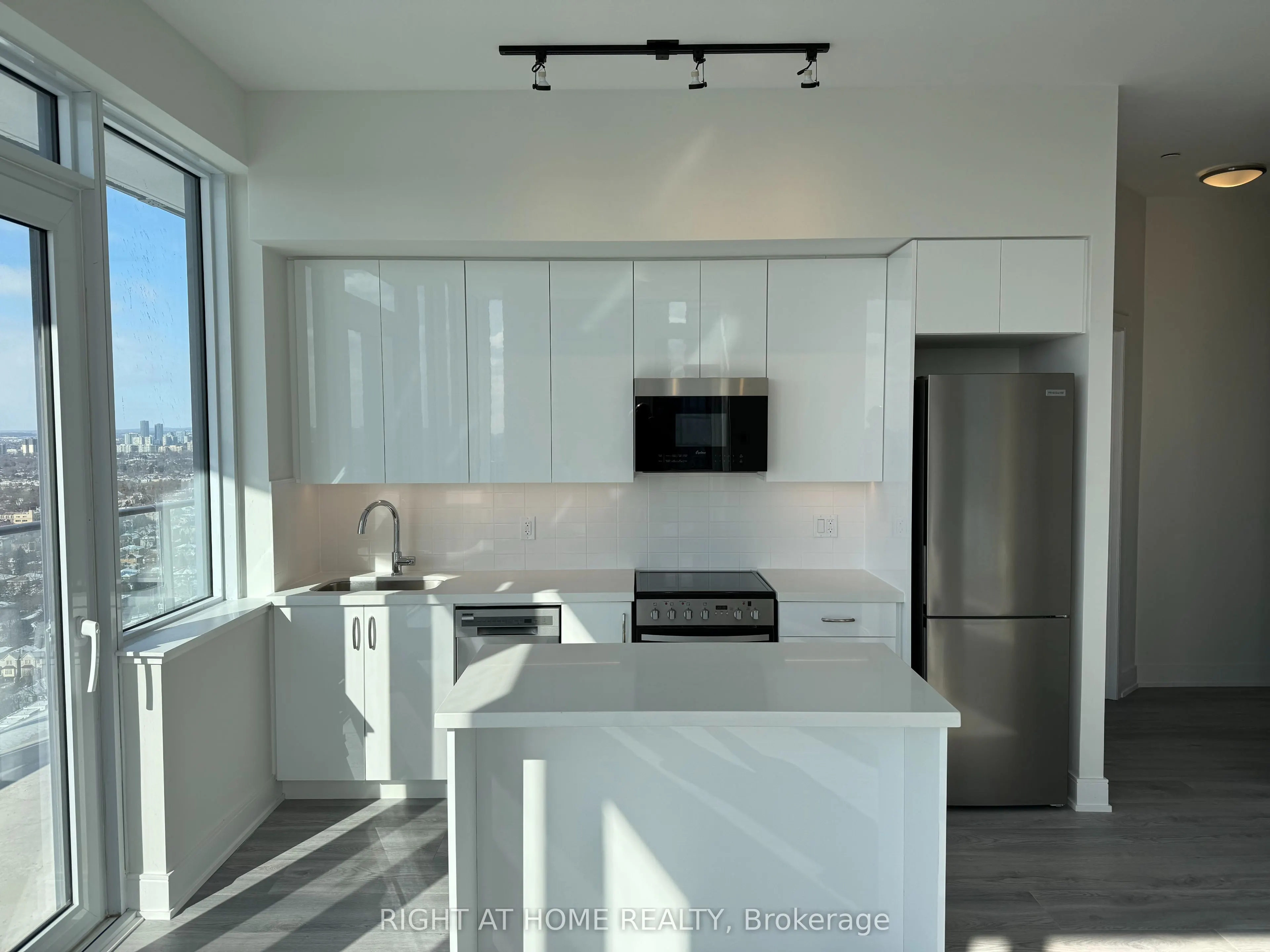 15 Ellerslie Avenue #PH03