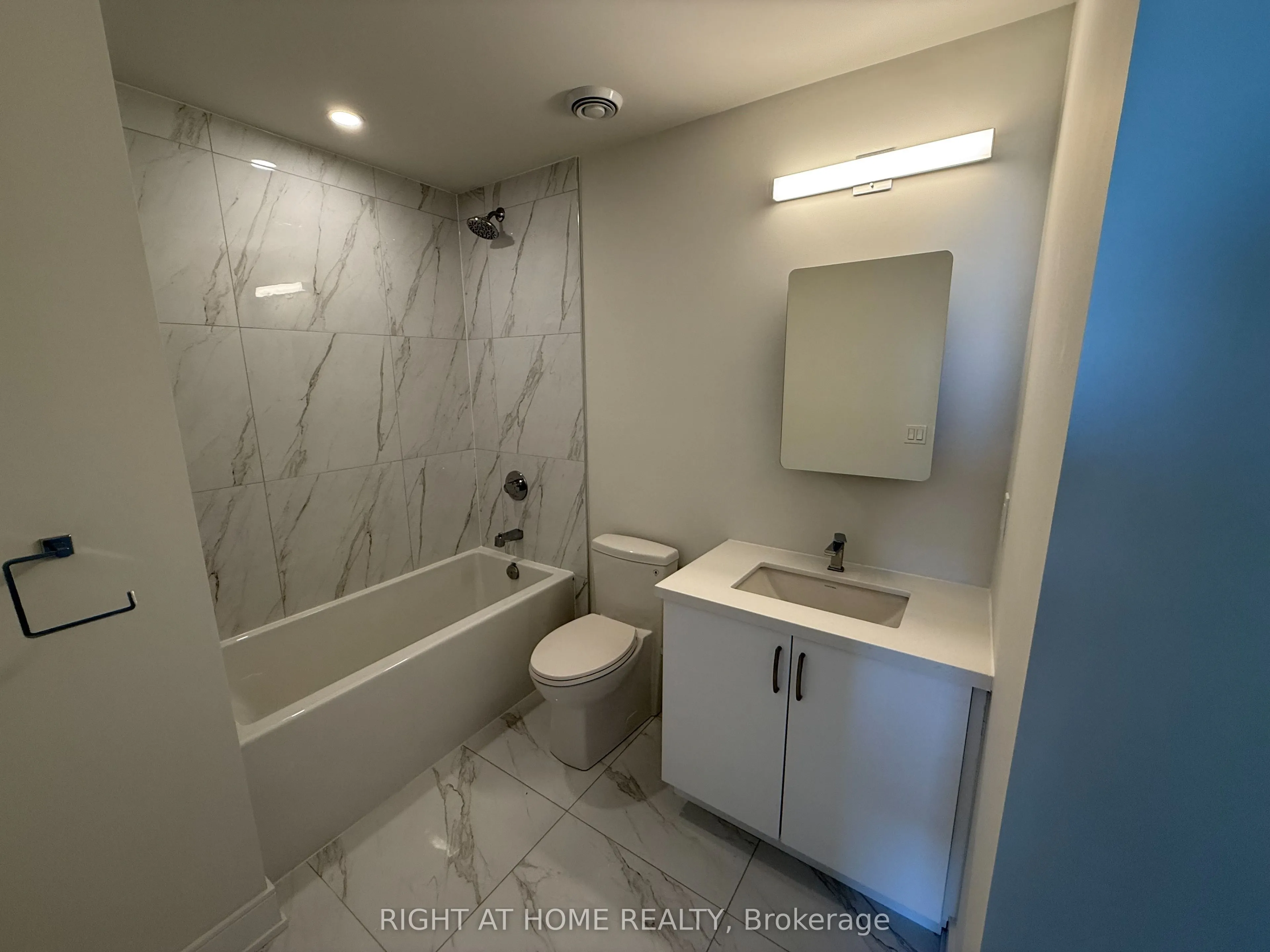 15 Ellerslie Avenue #PH03