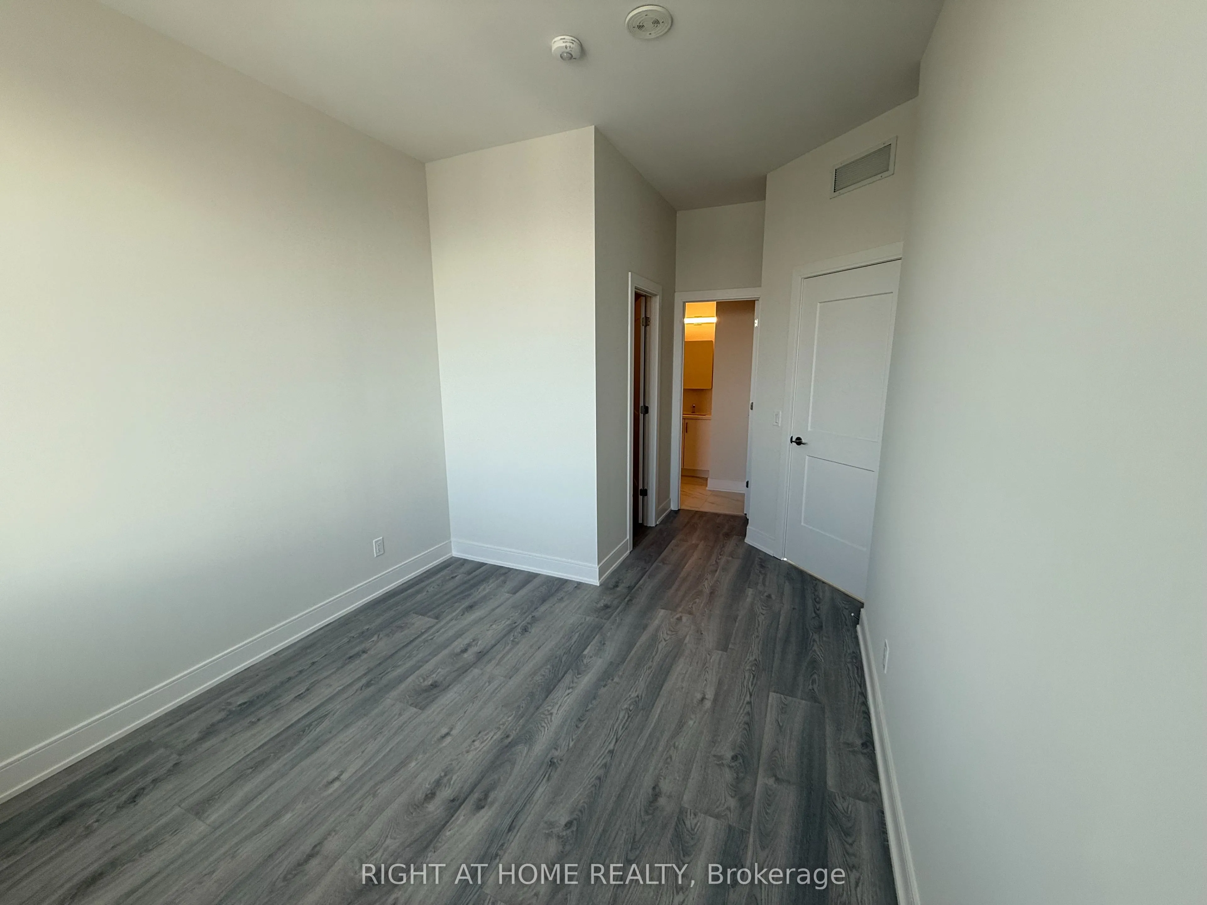 15 Ellerslie Avenue #PH03