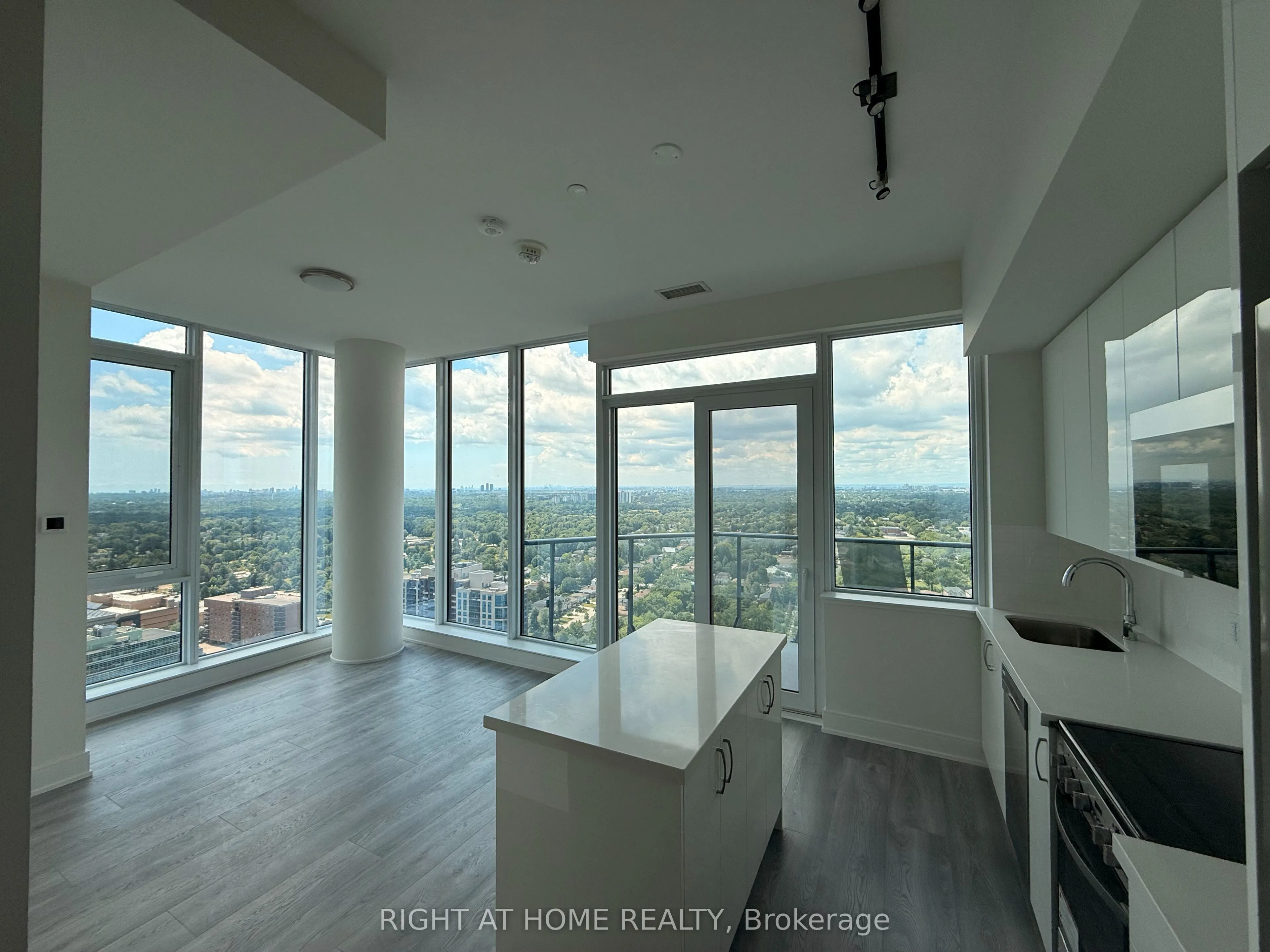 15 Ellerslie Avenue #PH03