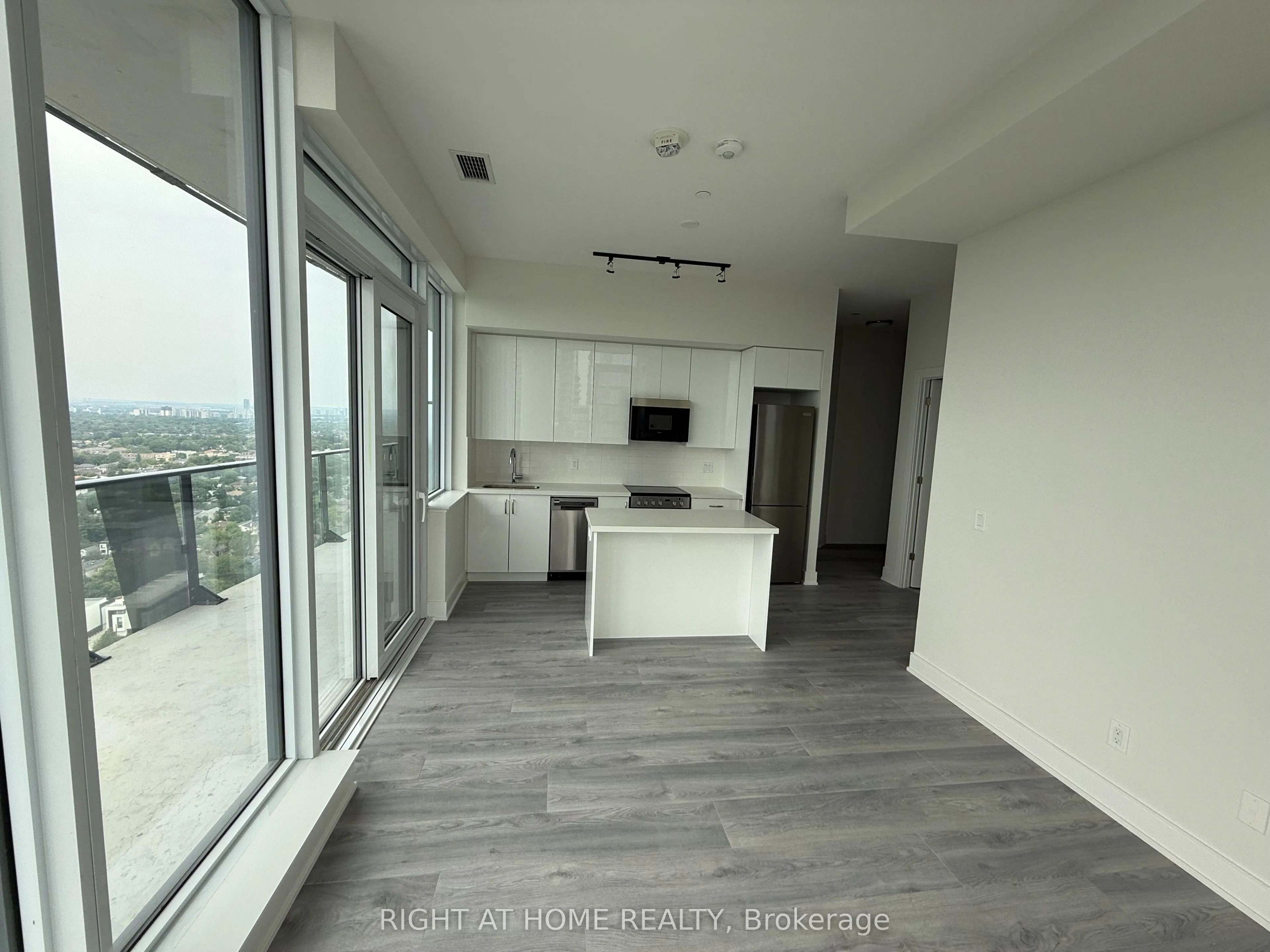 15 Ellerslie Avenue #PH03