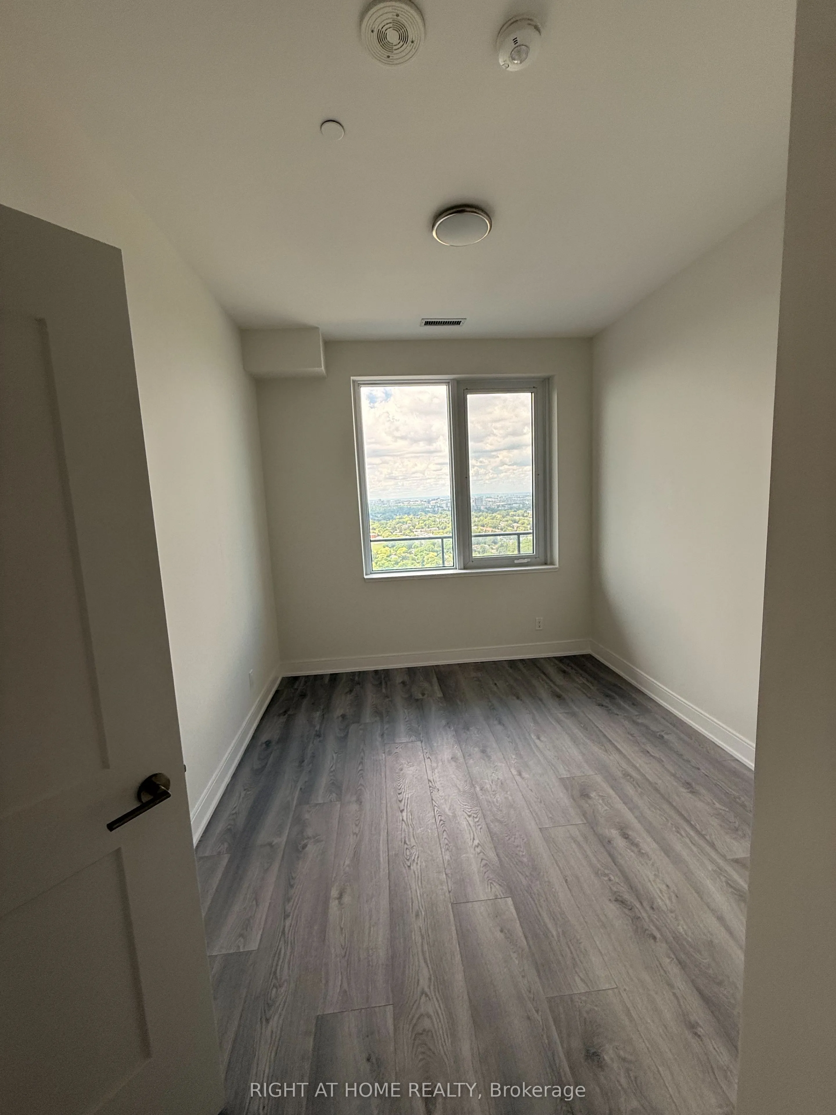 15 Ellerslie Avenue #PH03