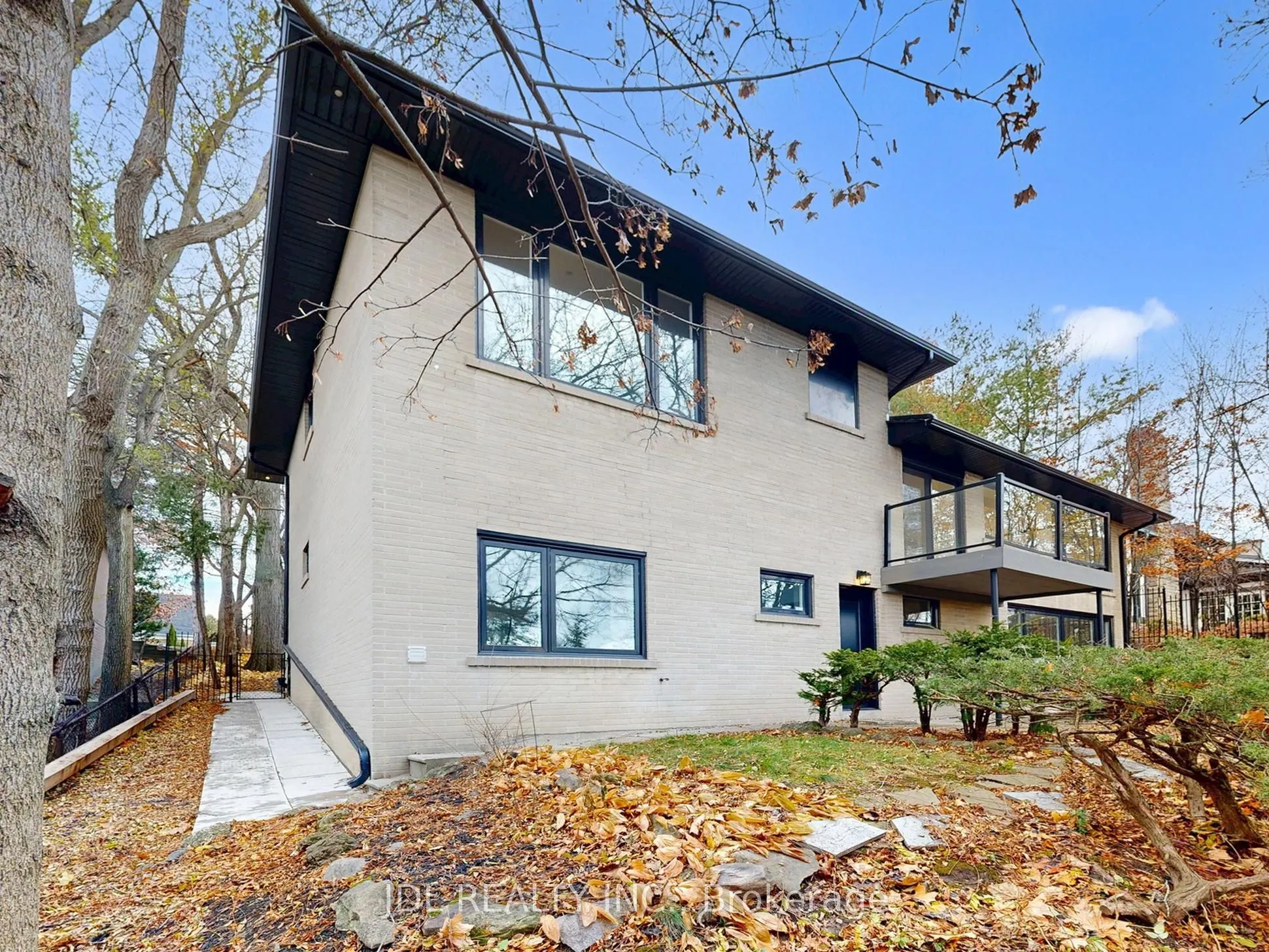 537 Blythwood Road