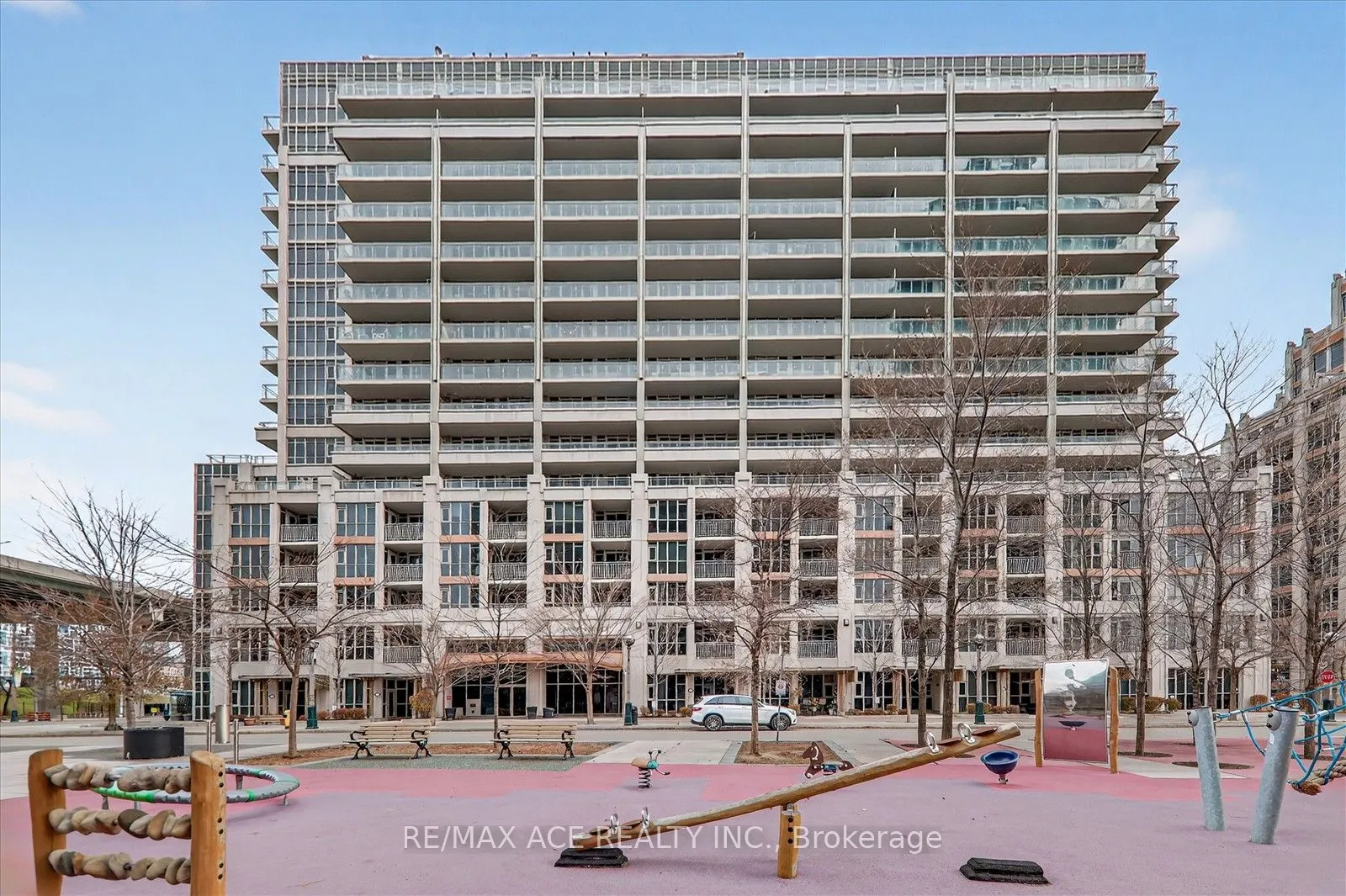 35 Bastion Street #706