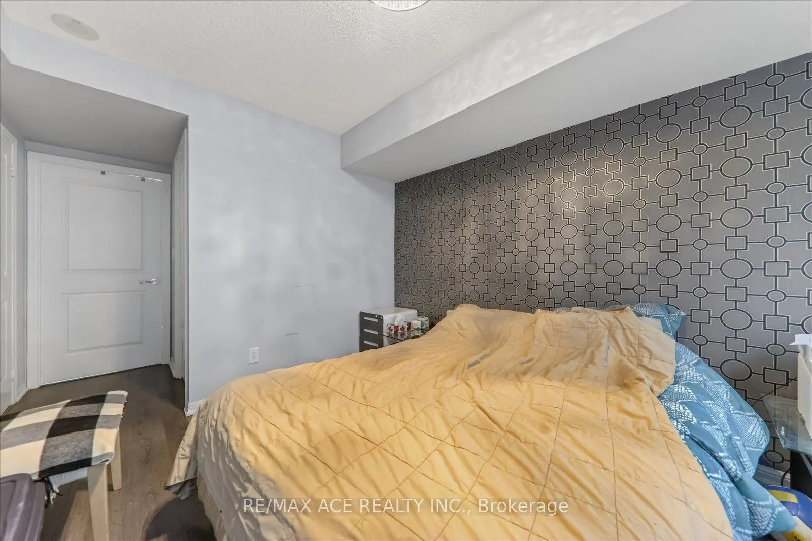 35 Bastion Street #706