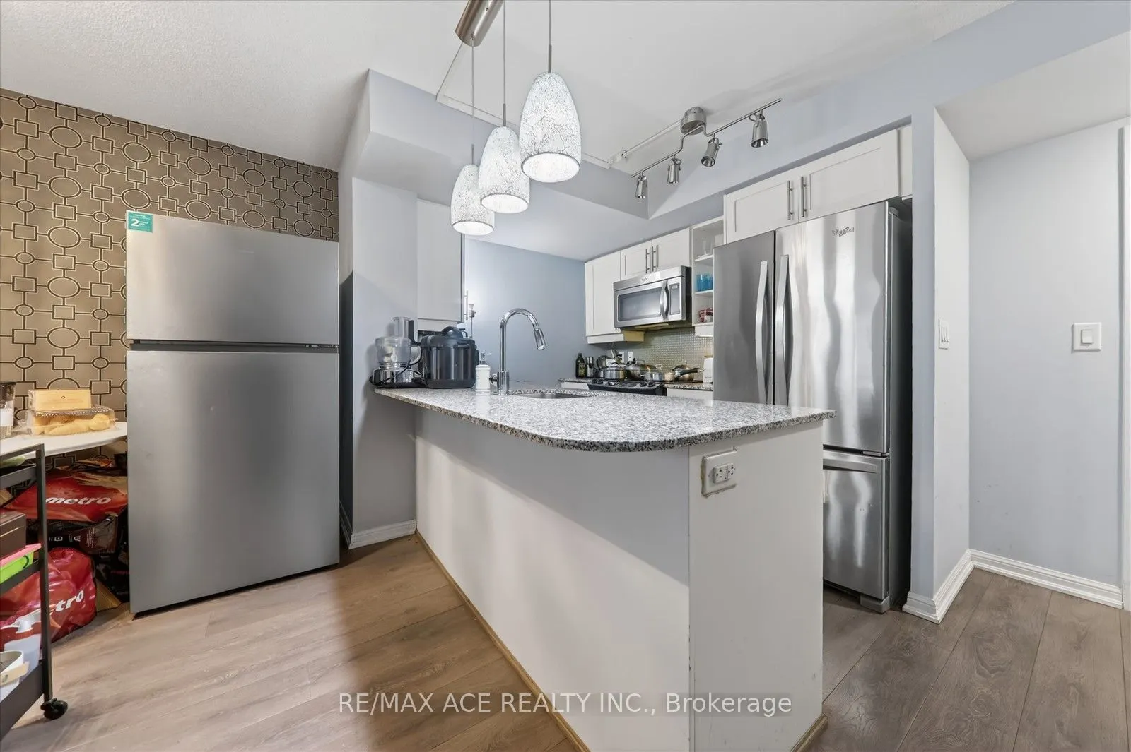 35 Bastion Street #706