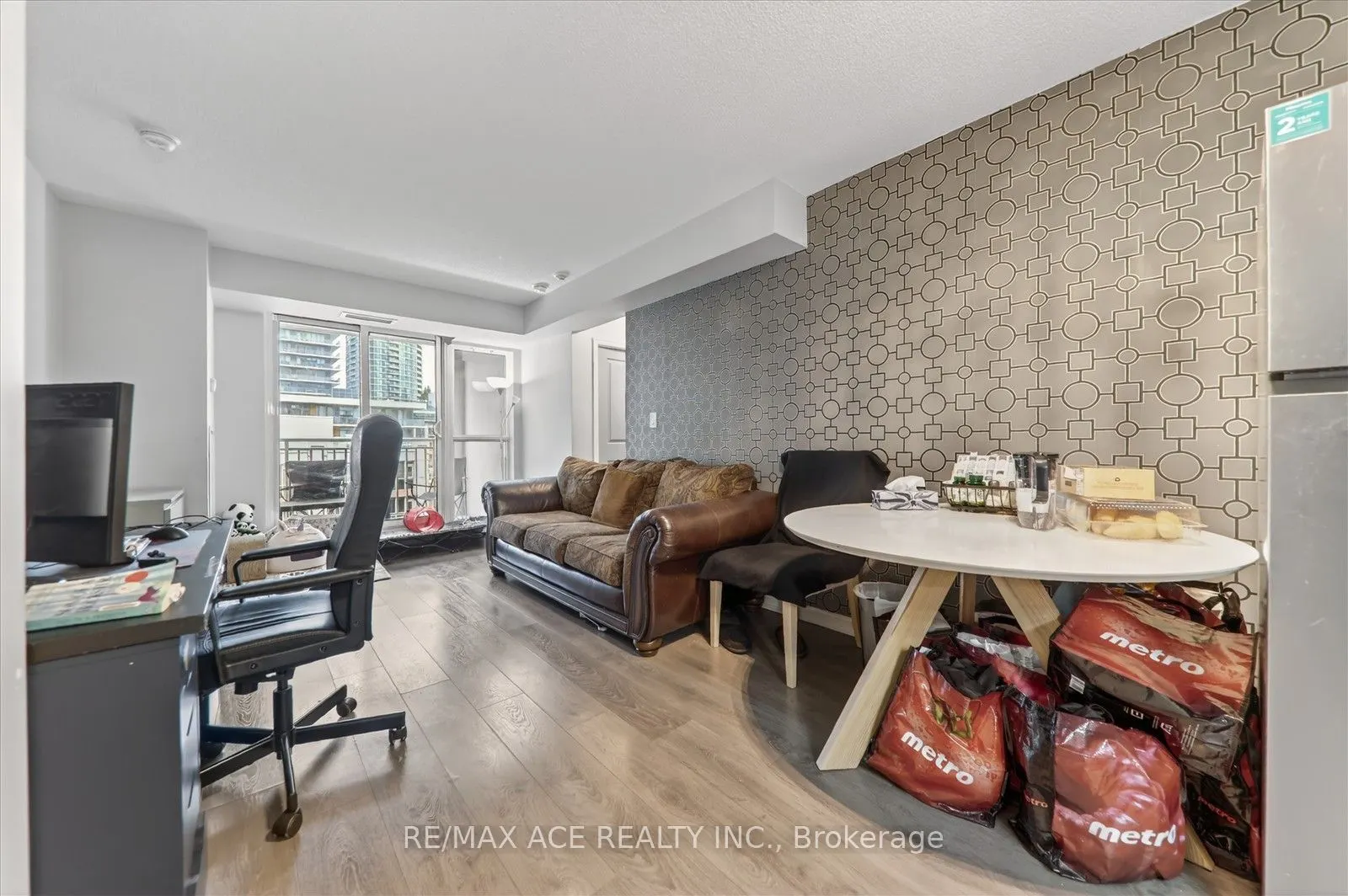 35 Bastion Street #706