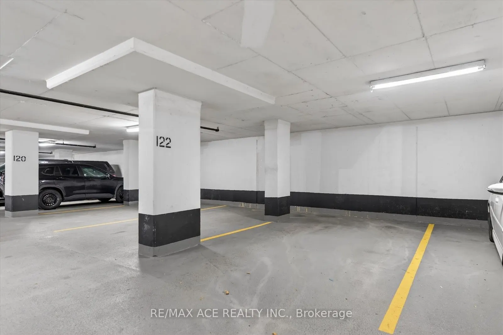 35 Bastion Street #706