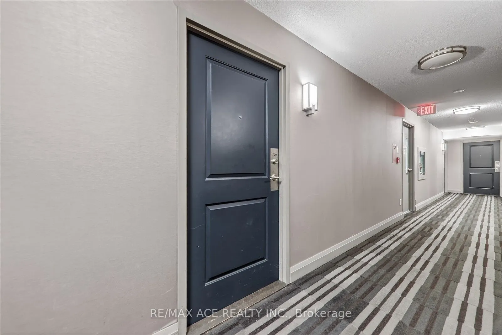 35 Bastion Street #706