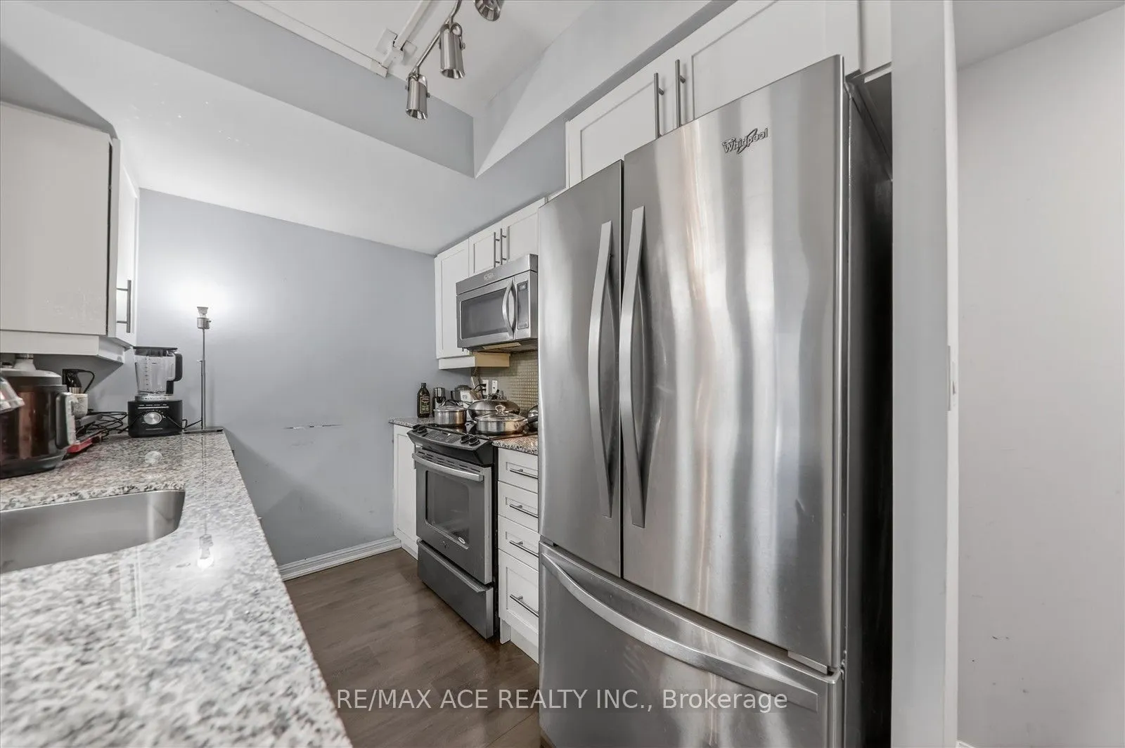 35 Bastion Street #706