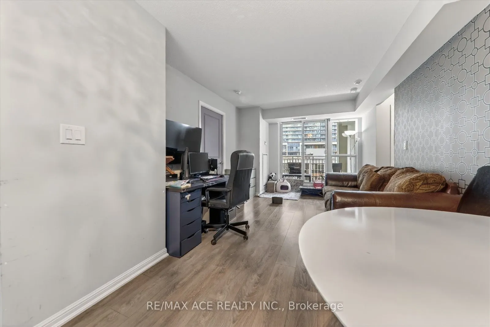 35 Bastion Street #706