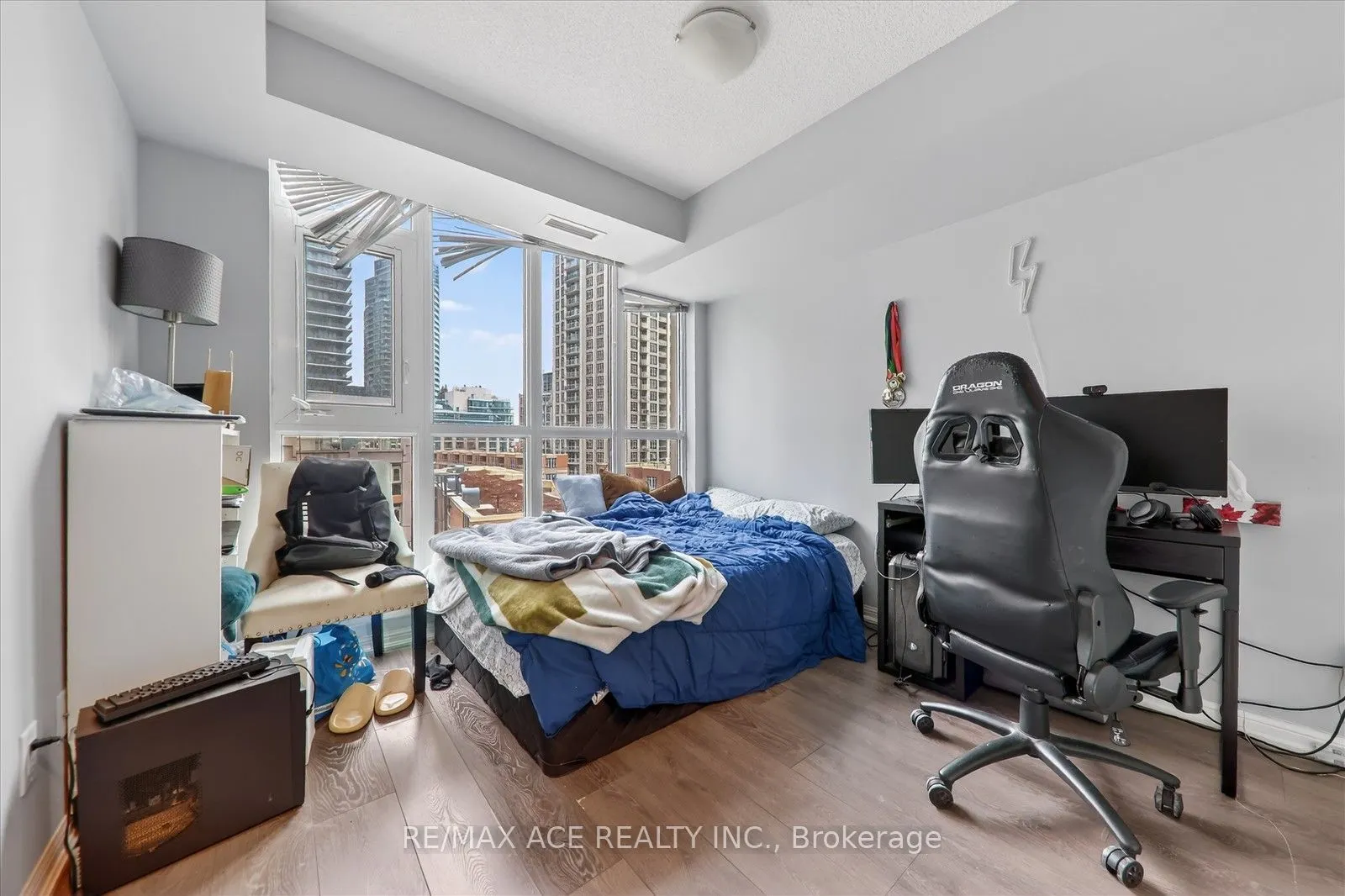 35 Bastion Street #706