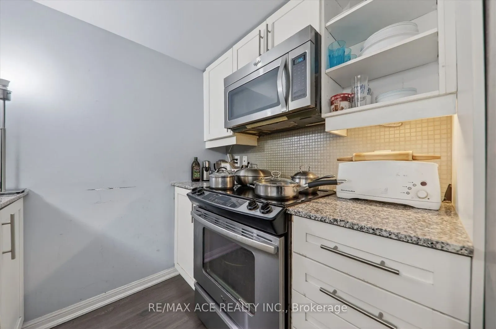 35 Bastion Street #706