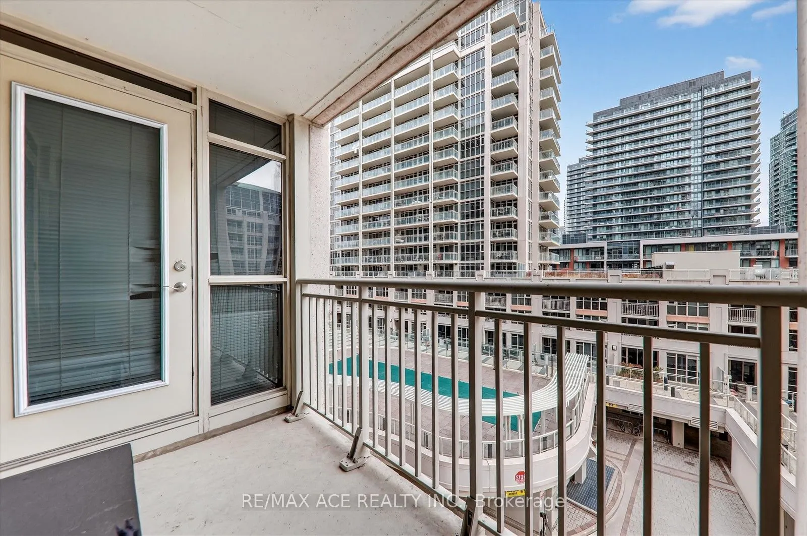 35 Bastion Street #706