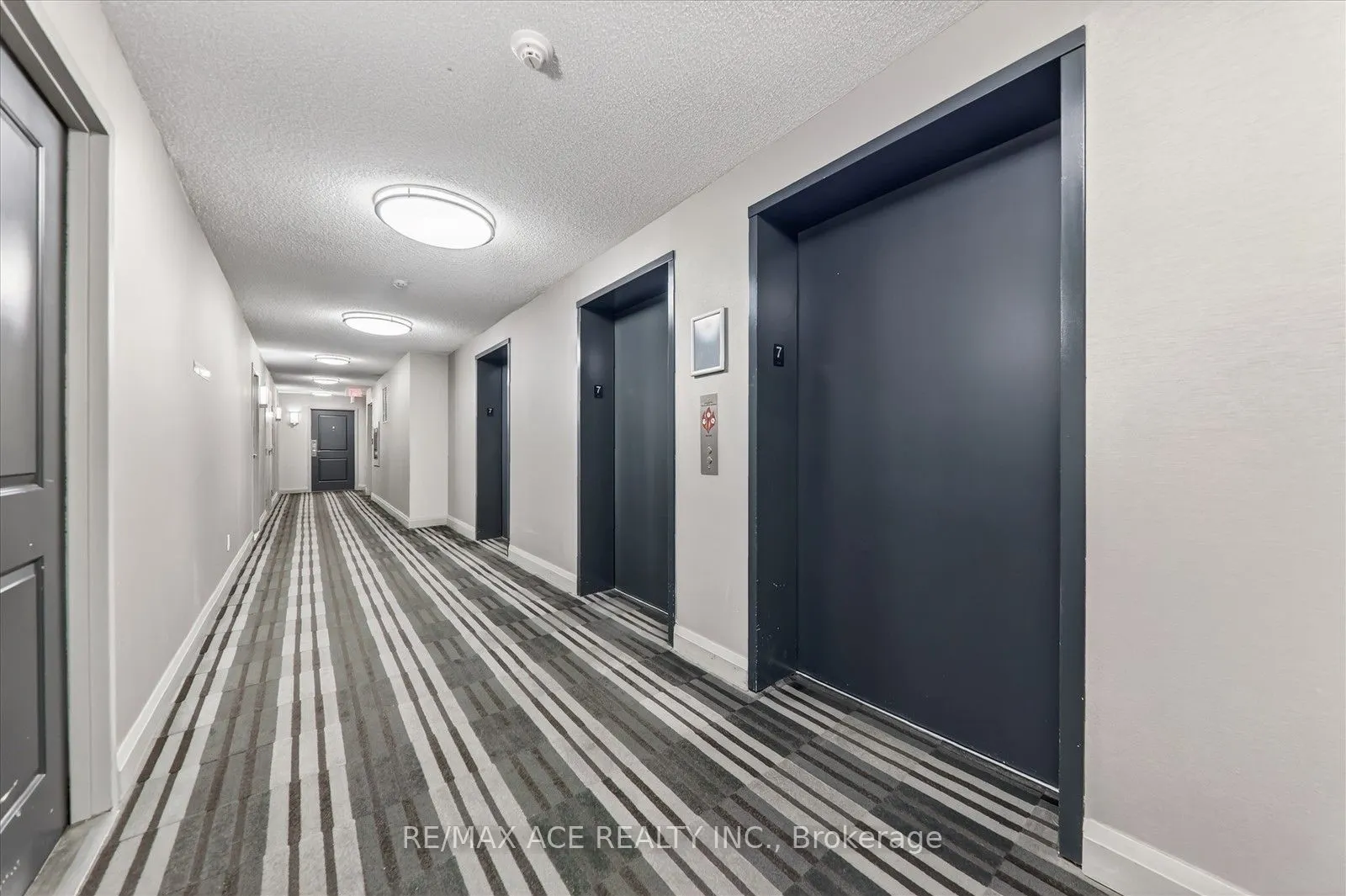 35 Bastion Street #706
