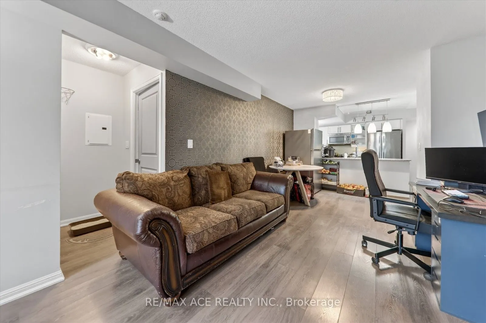 35 Bastion Street #706
