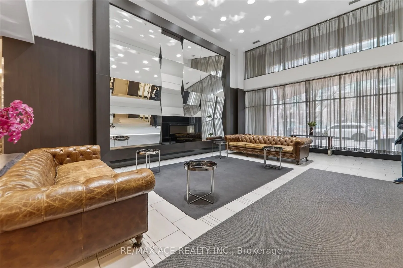 35 Bastion Street #706