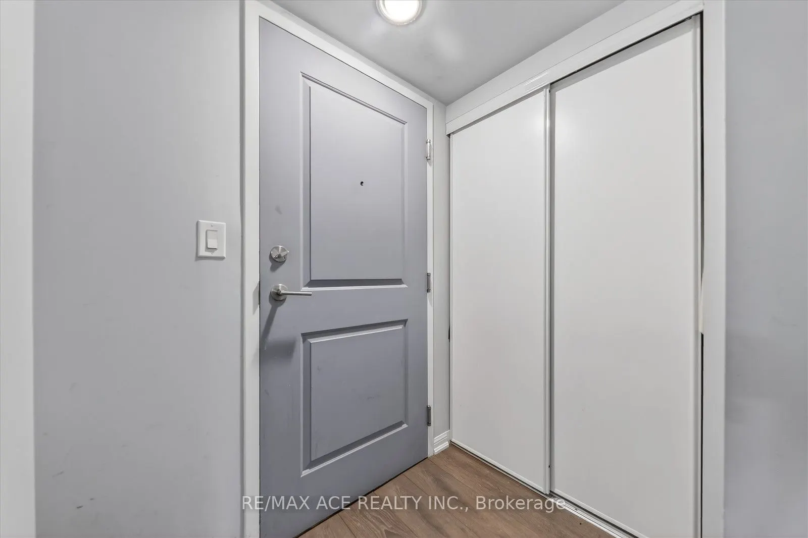 35 Bastion Street #706