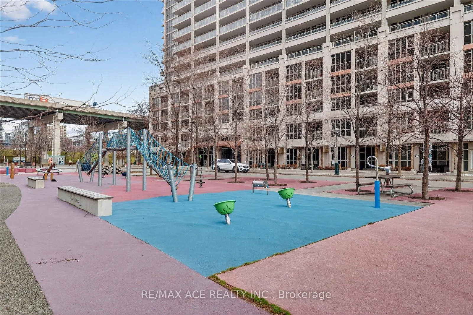 35 Bastion Street #706