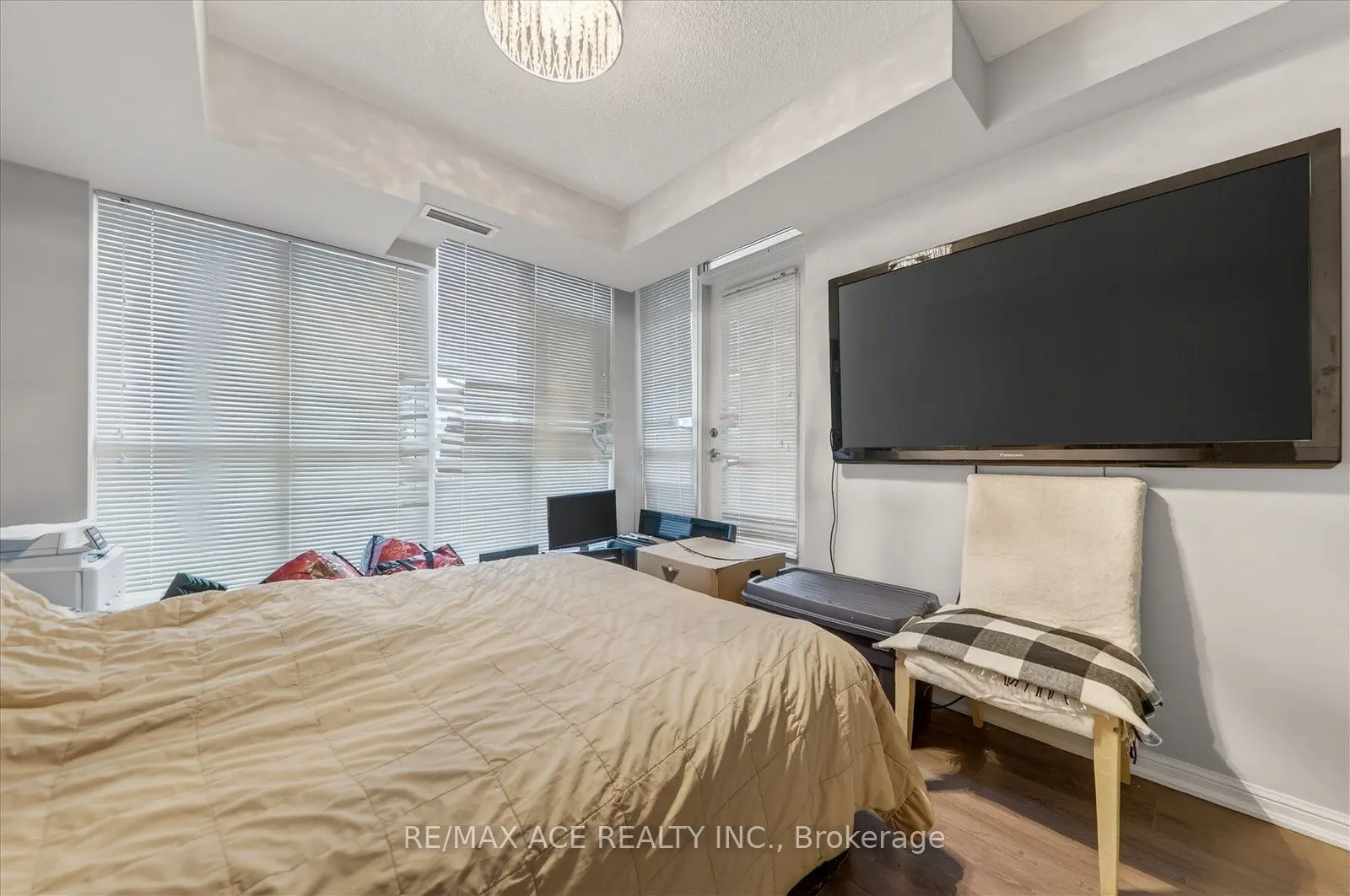 35 Bastion Street #706