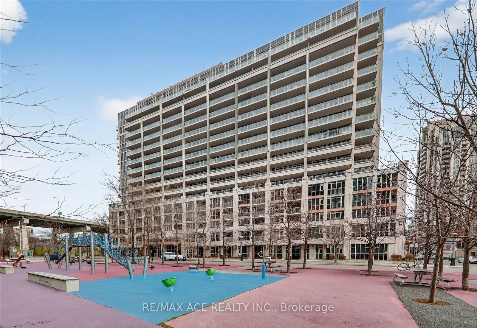 35 Bastion Street #706