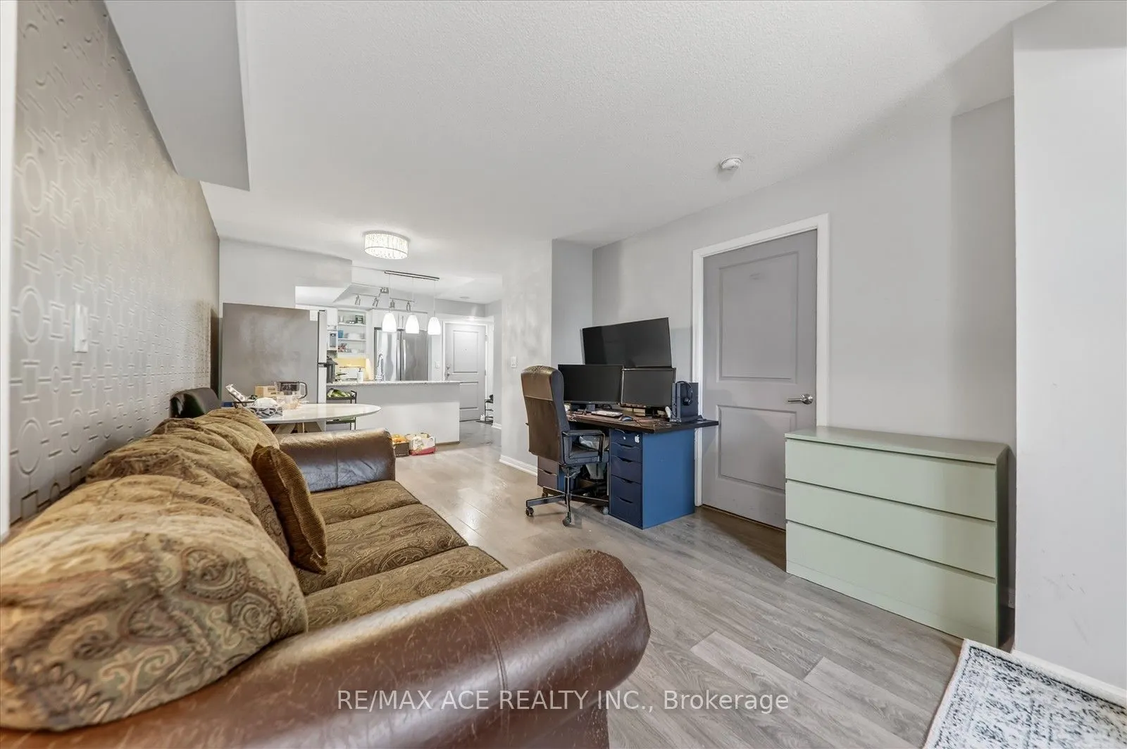35 Bastion Street #706
