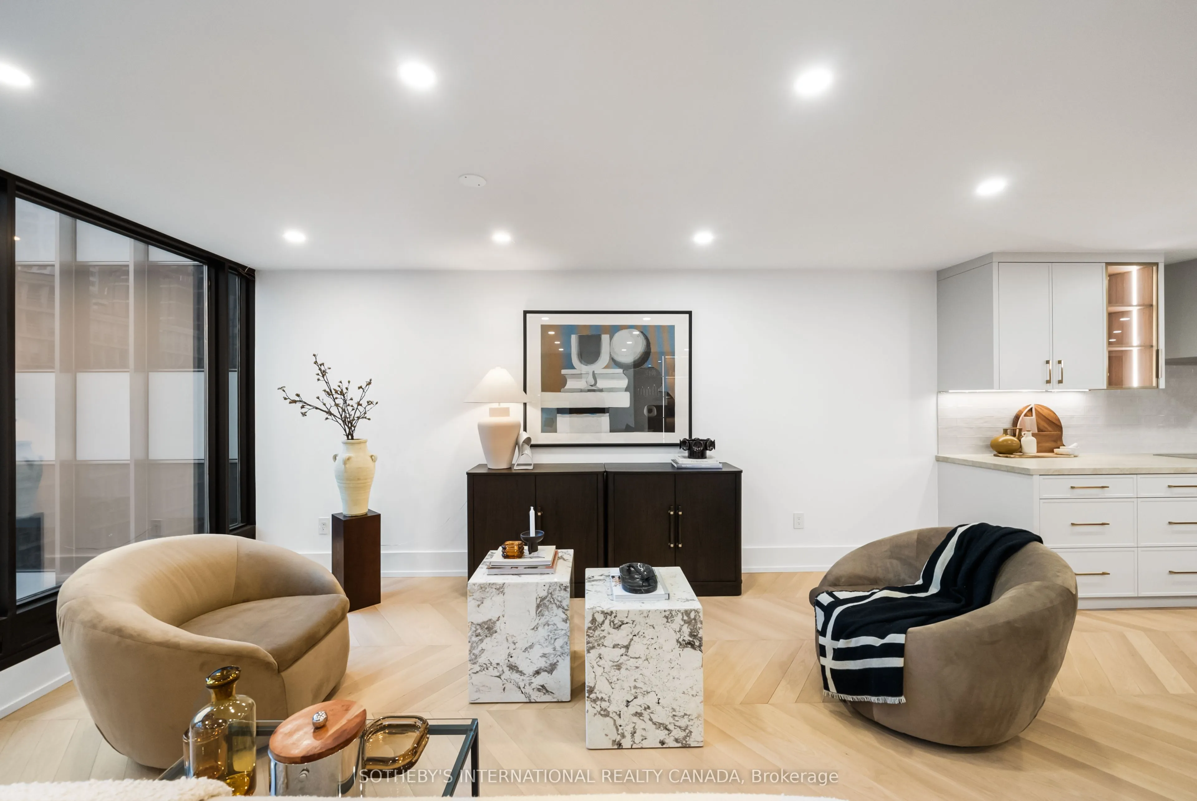110 Bloor Street W #1009