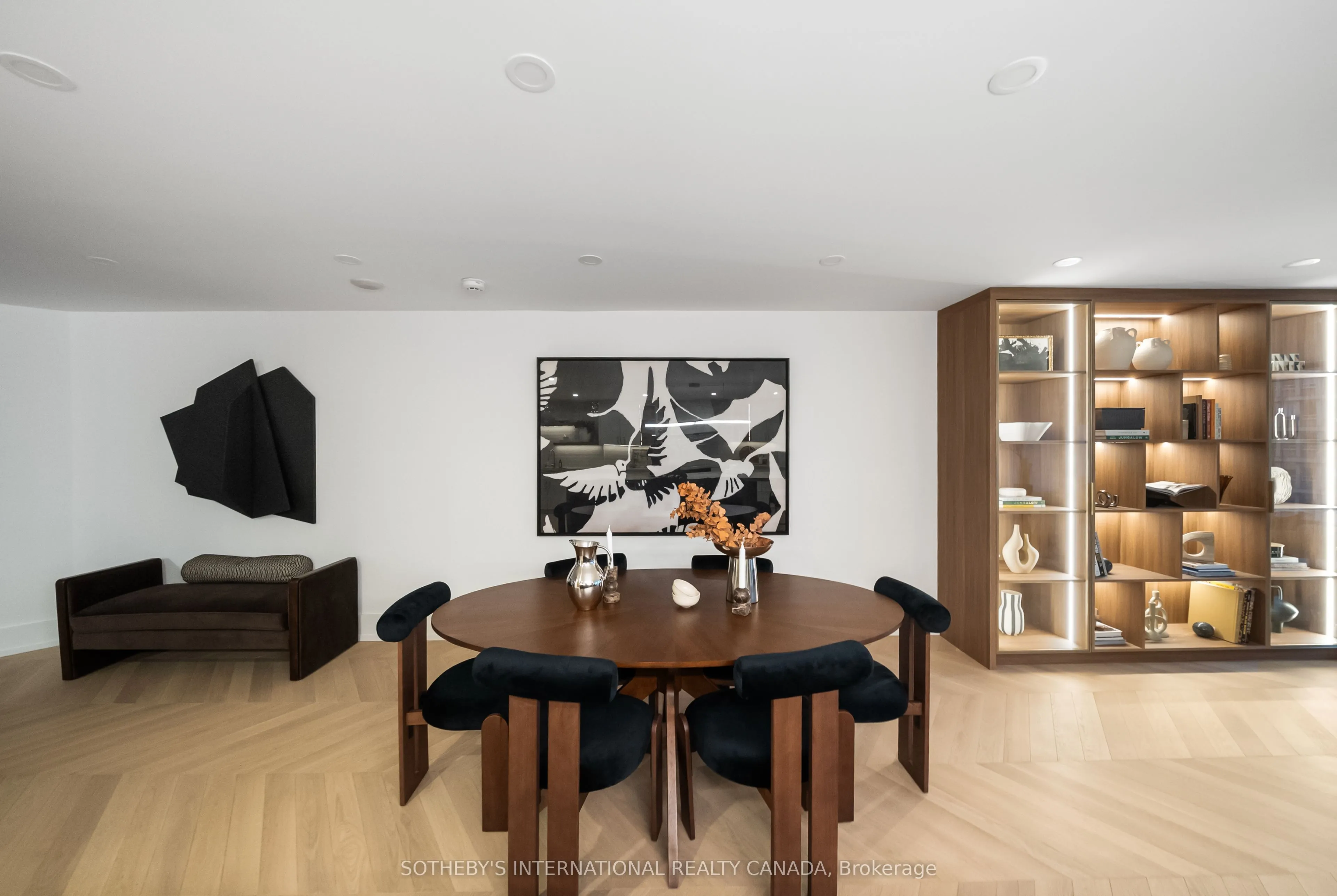 110 Bloor Street W #1009