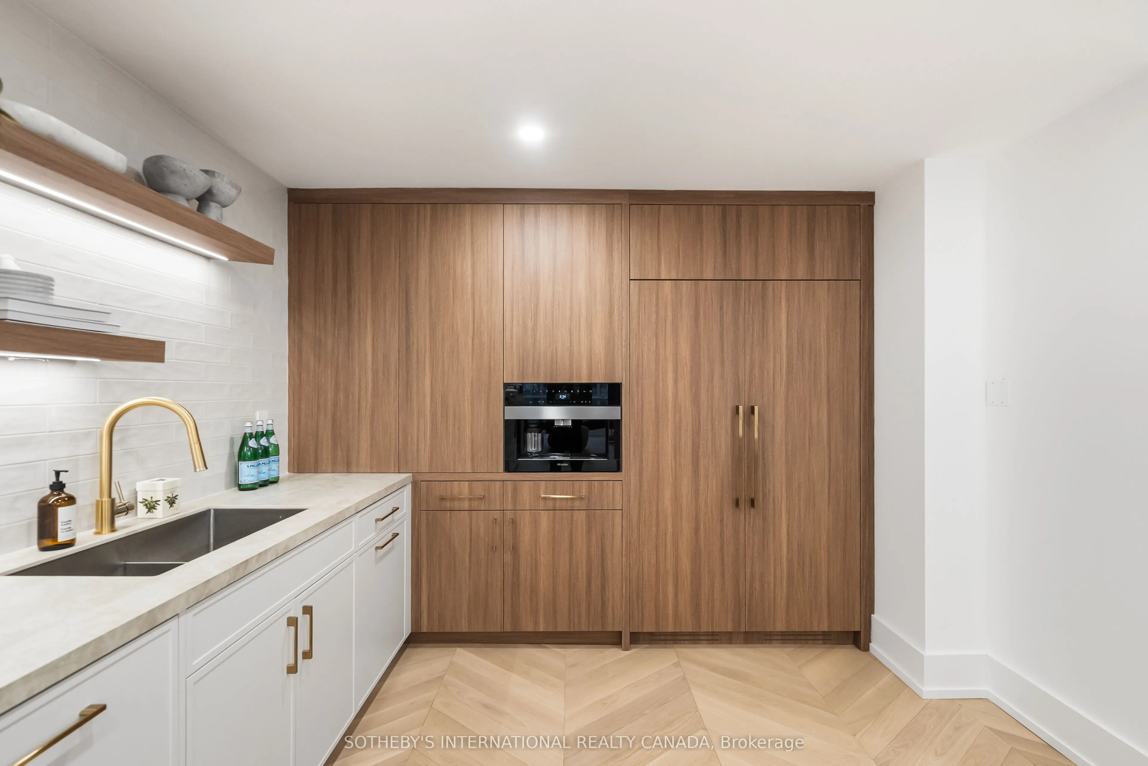 110 Bloor Street W #1009