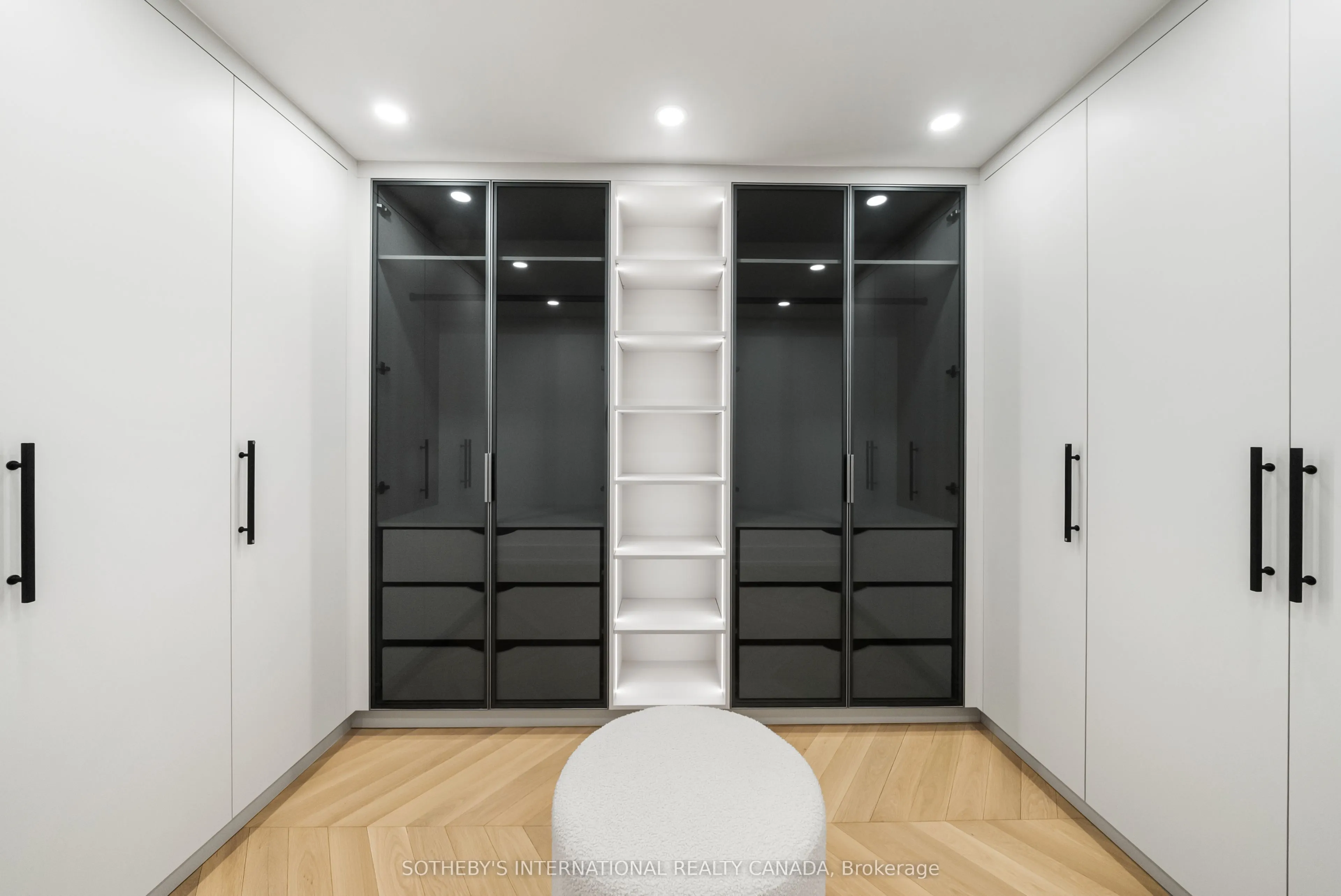 110 Bloor Street W #1009