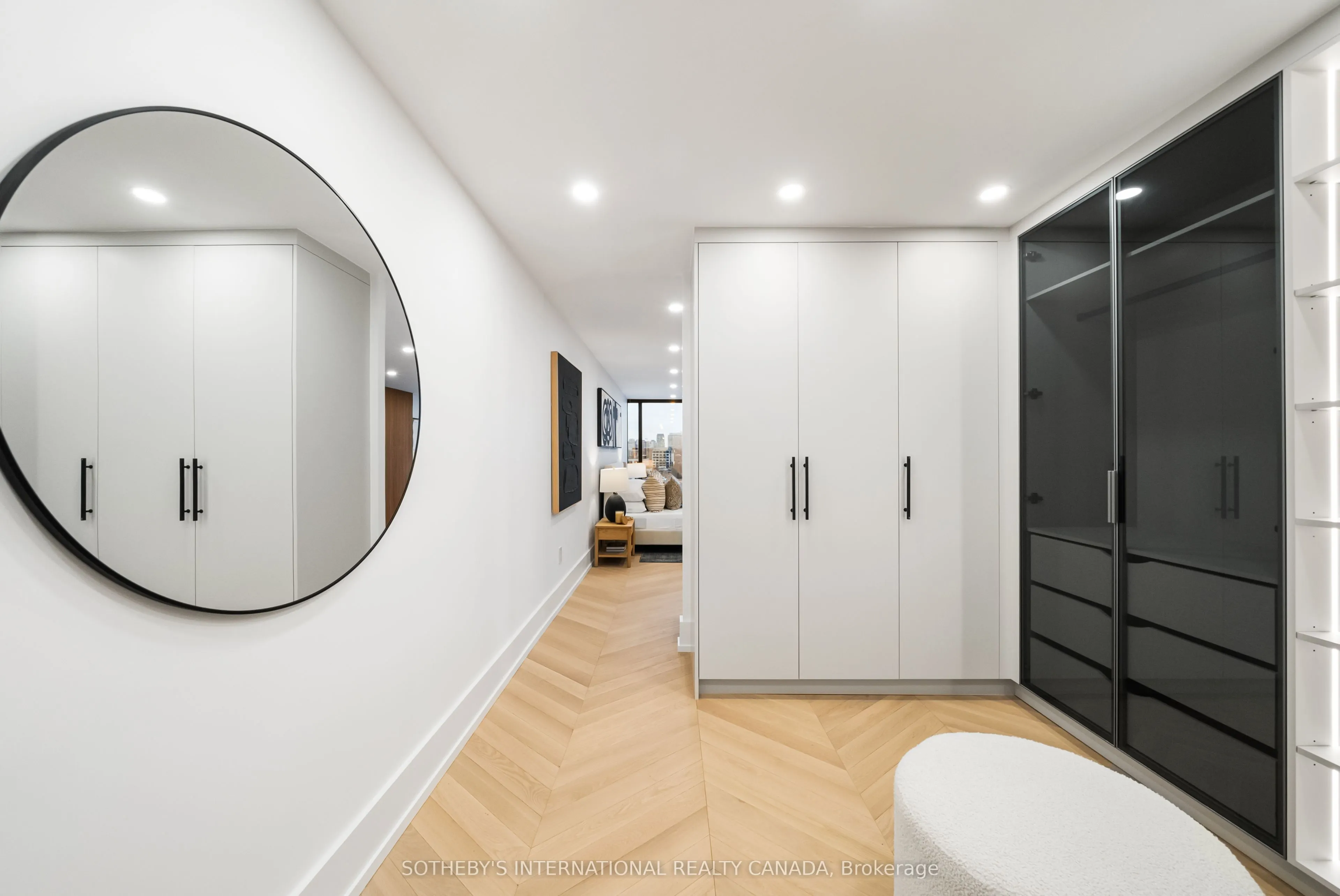 110 Bloor Street W #1009