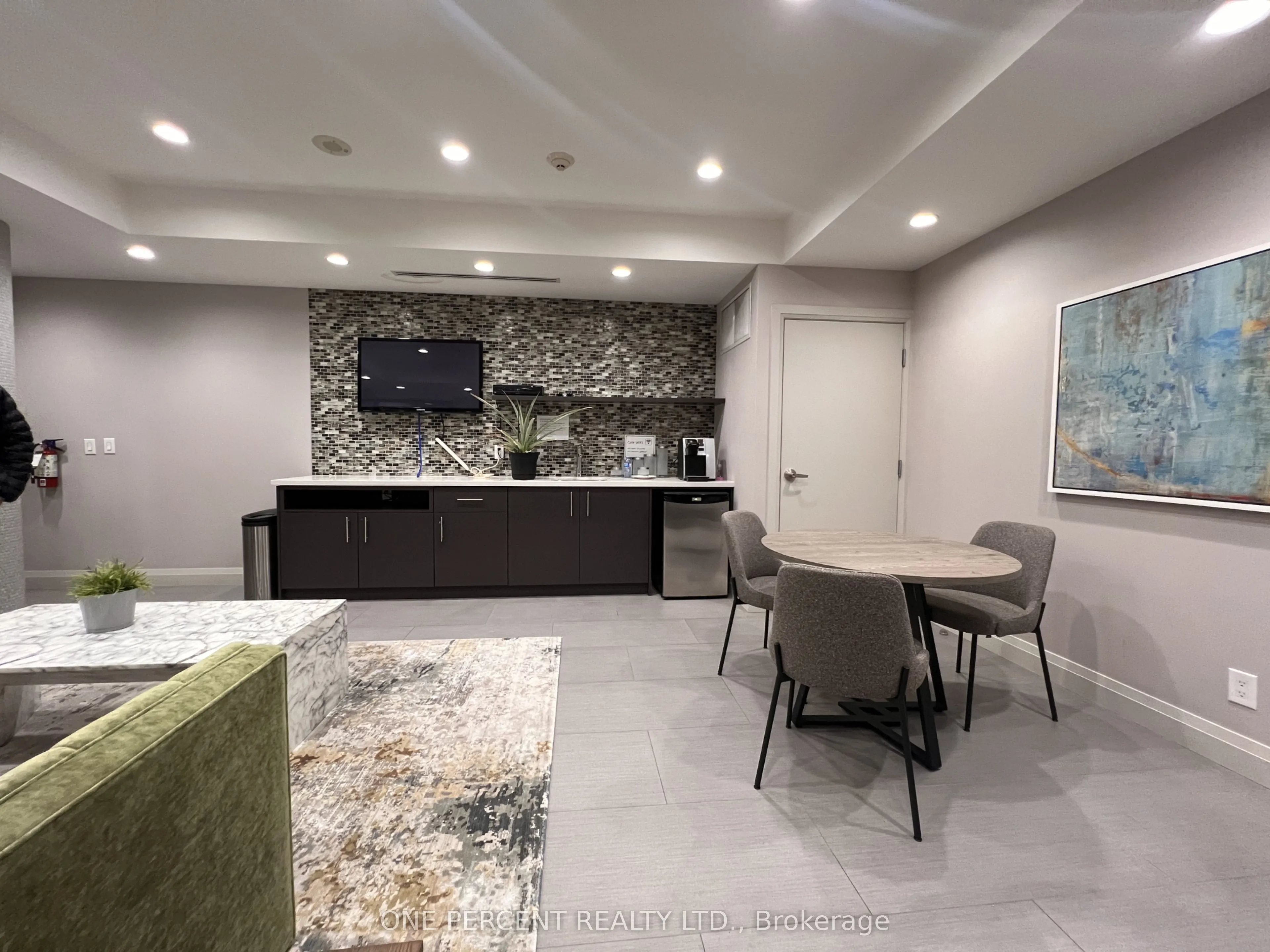 17 Kenaston Gardens #311