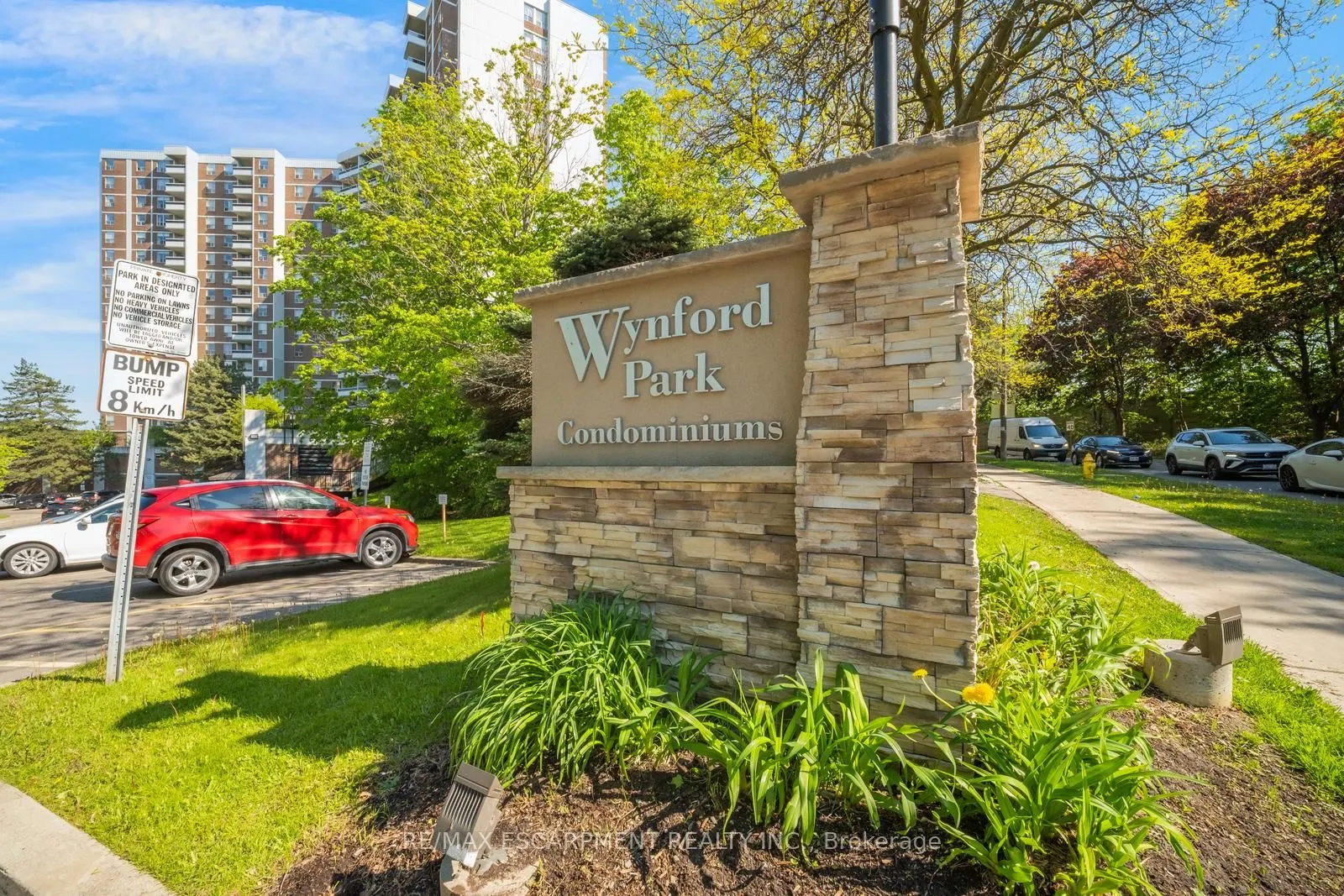 10 Edgecliff Golfway #206