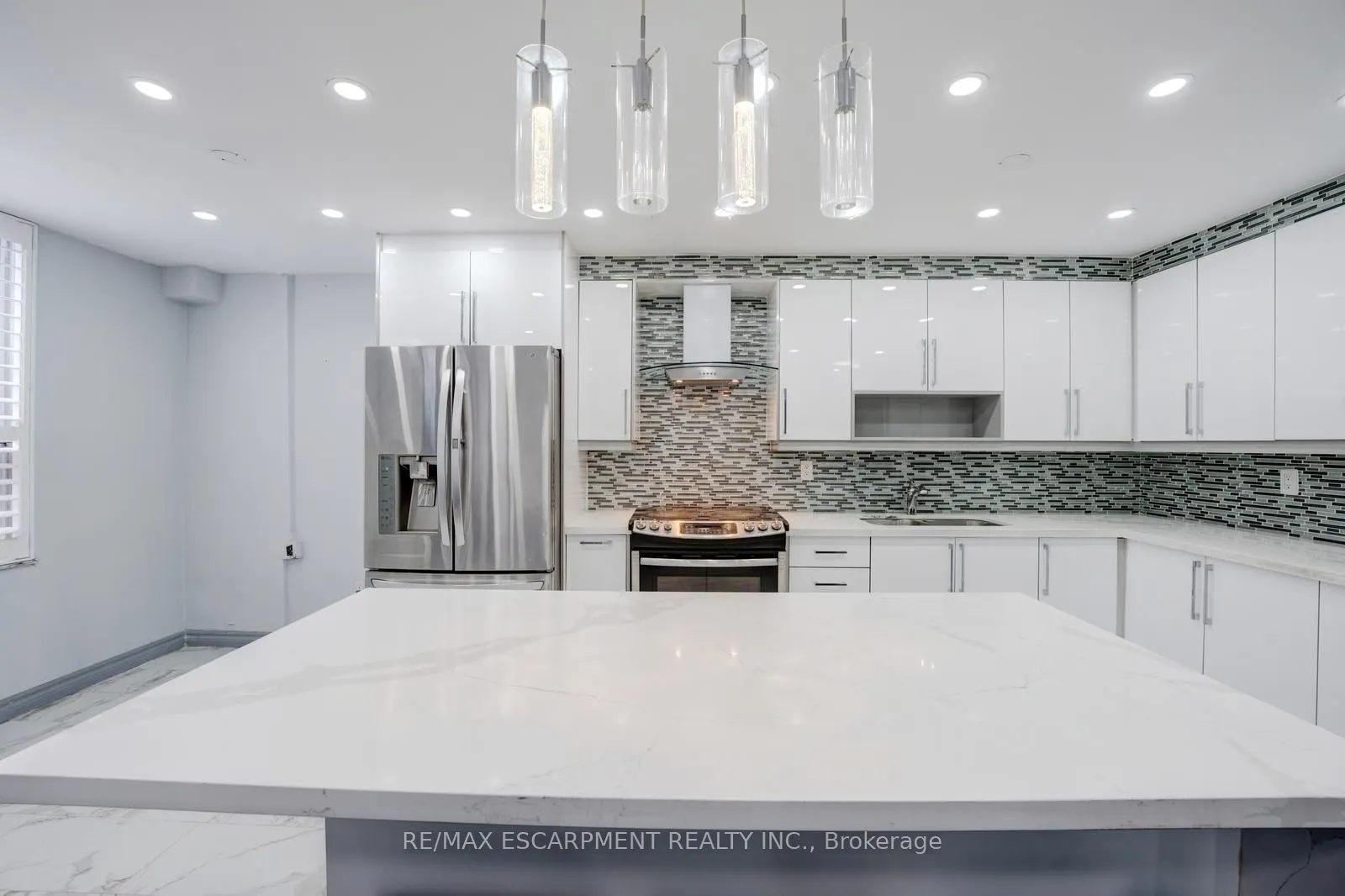 10 Edgecliff Golfway #206