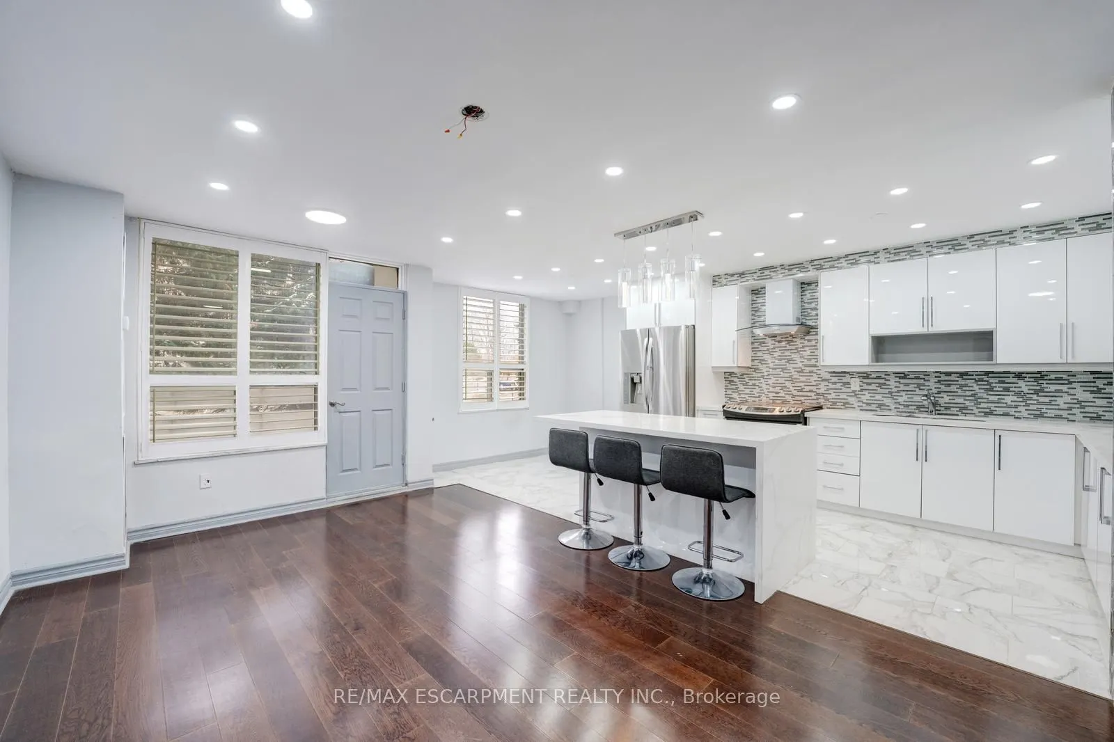 10 Edgecliff Golfway #206