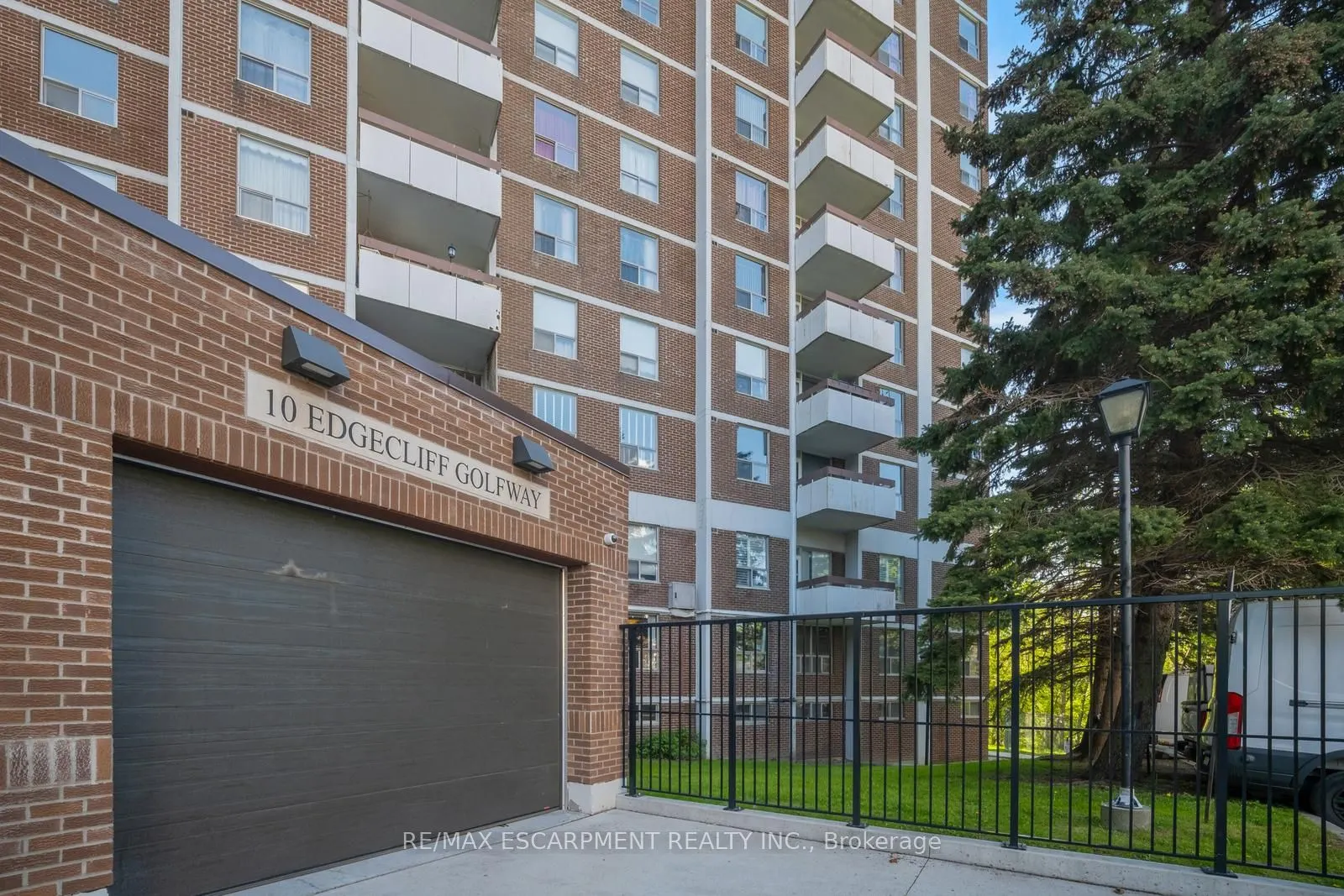 10 Edgecliff Golfway #206