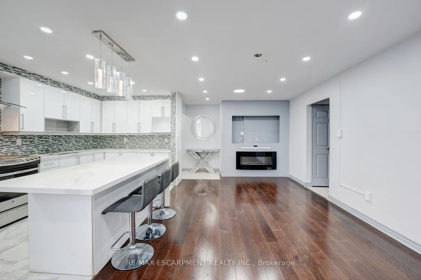 10 Edgecliff Golfway #206