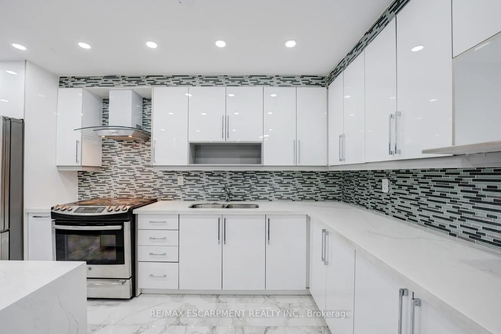10 Edgecliff Golfway #206
