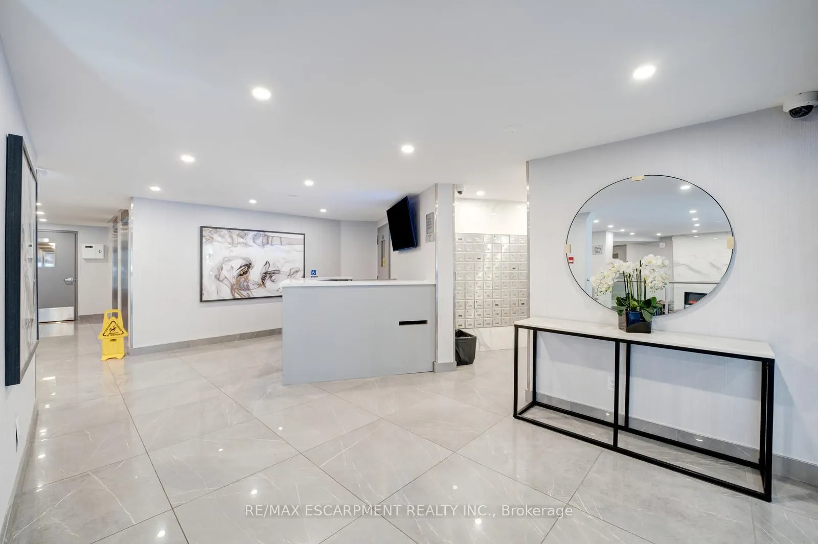 10 Edgecliff Golfway #206