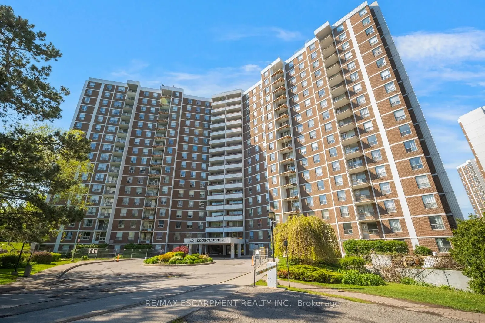 10 Edgecliff Golfway #206